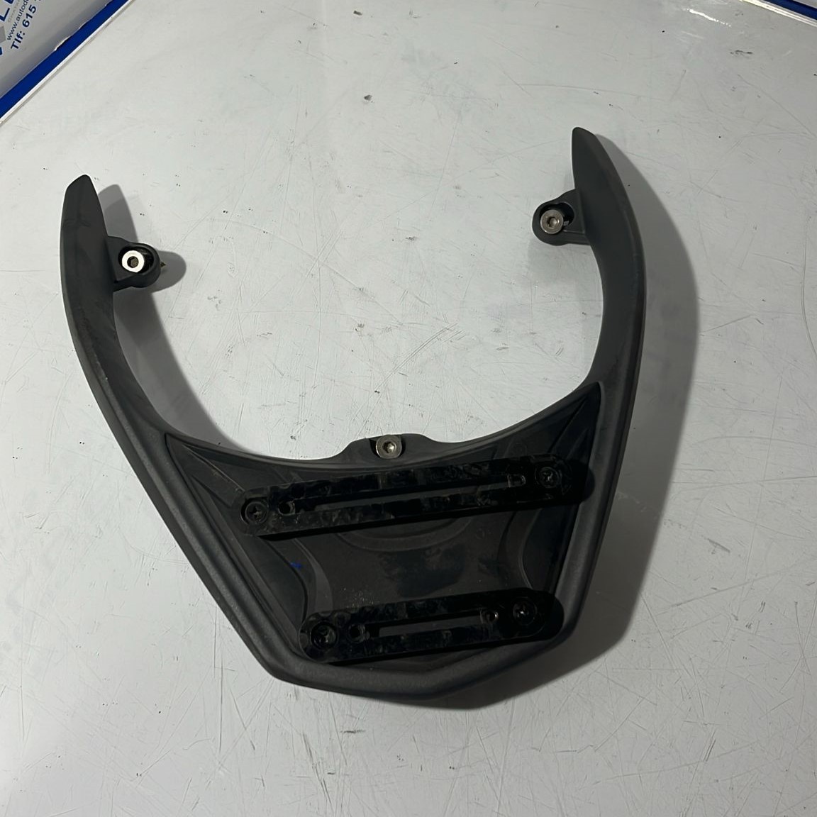 Asidero con soporte de top case Sym Symphony 125 2023