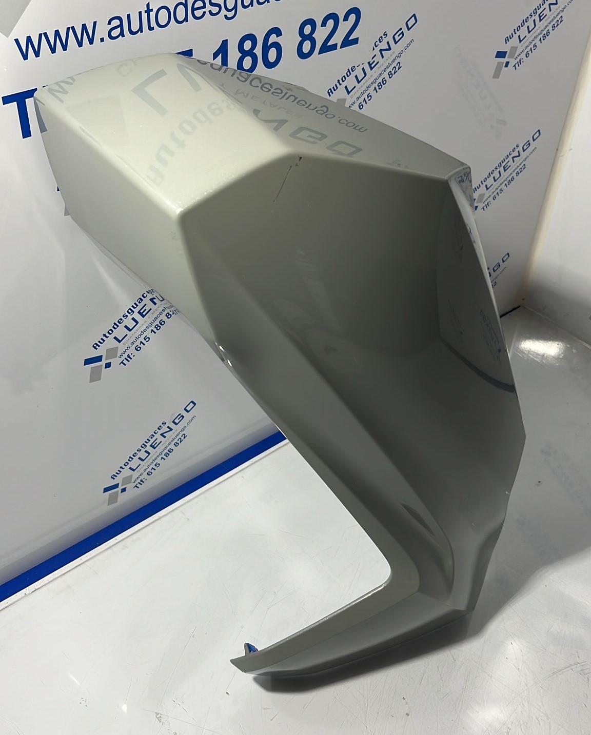 Frontal lado derecho Honda Forza 350 2023