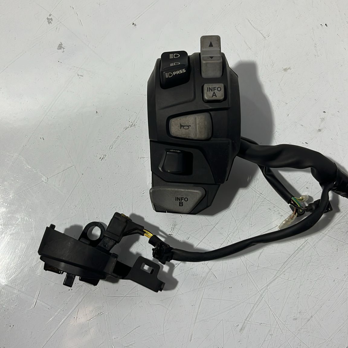 Piña de luces lado izquierdo Honda Forza 350 2023