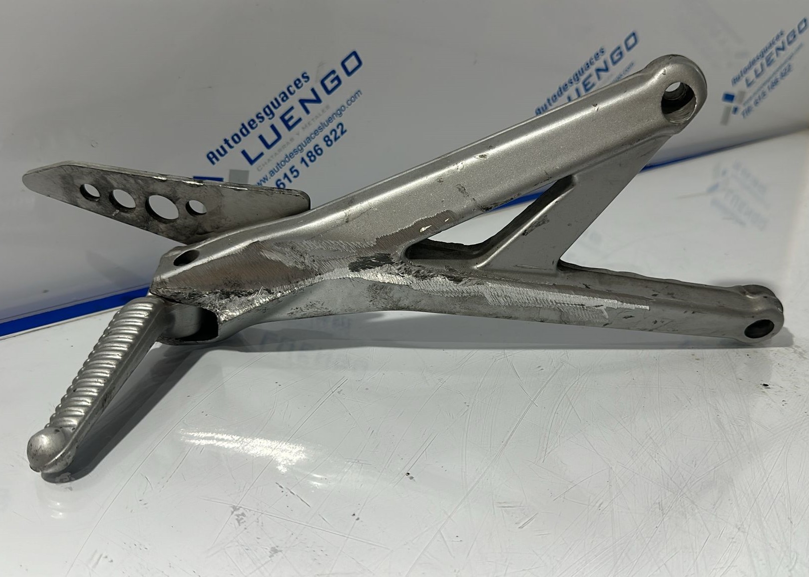 Estribera de pasajero lado derecho Ducati Hypermotard 1100 2008