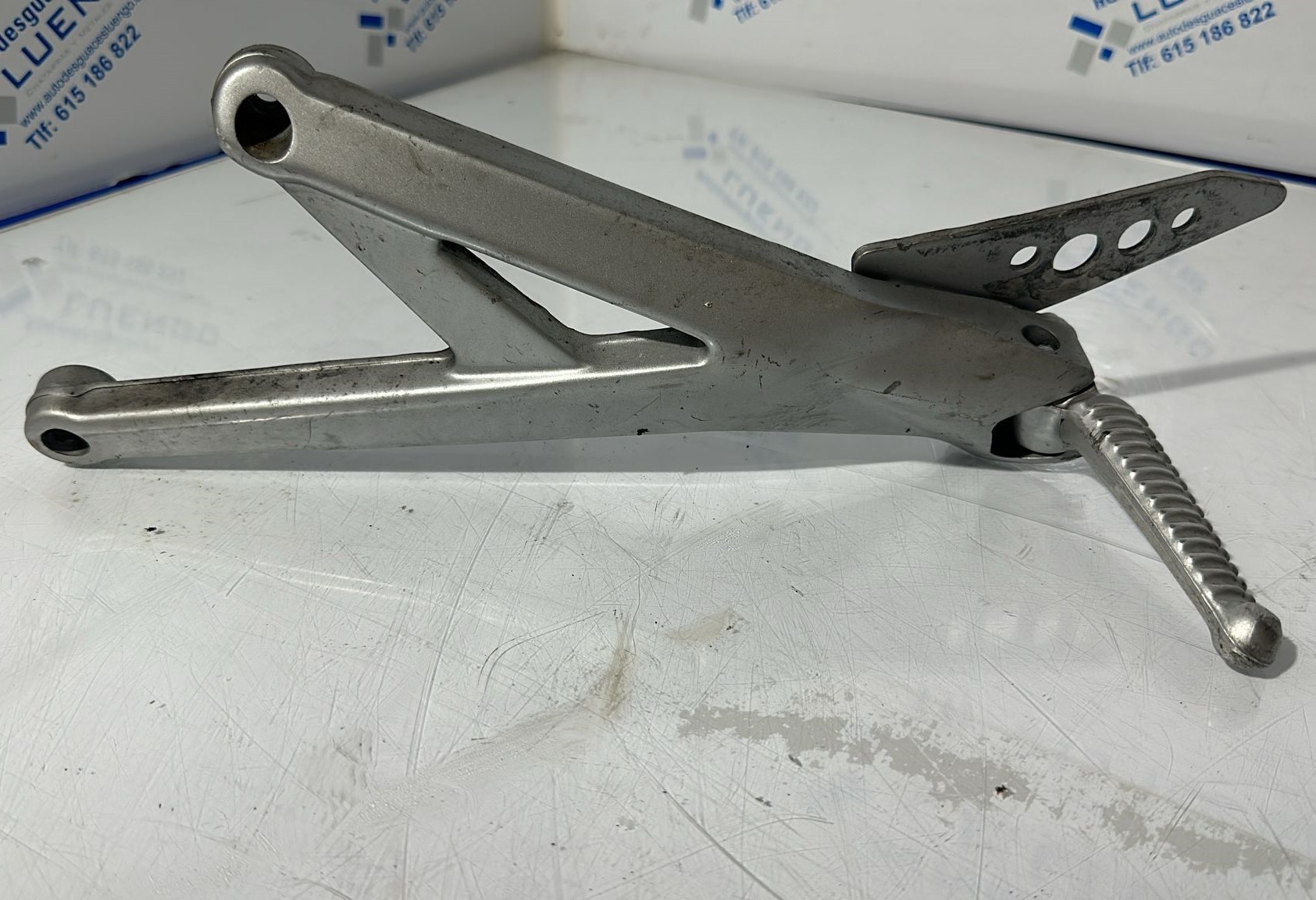 Estribera de pasajero lado izquierdo Ducati Hypermotard 1100 2008