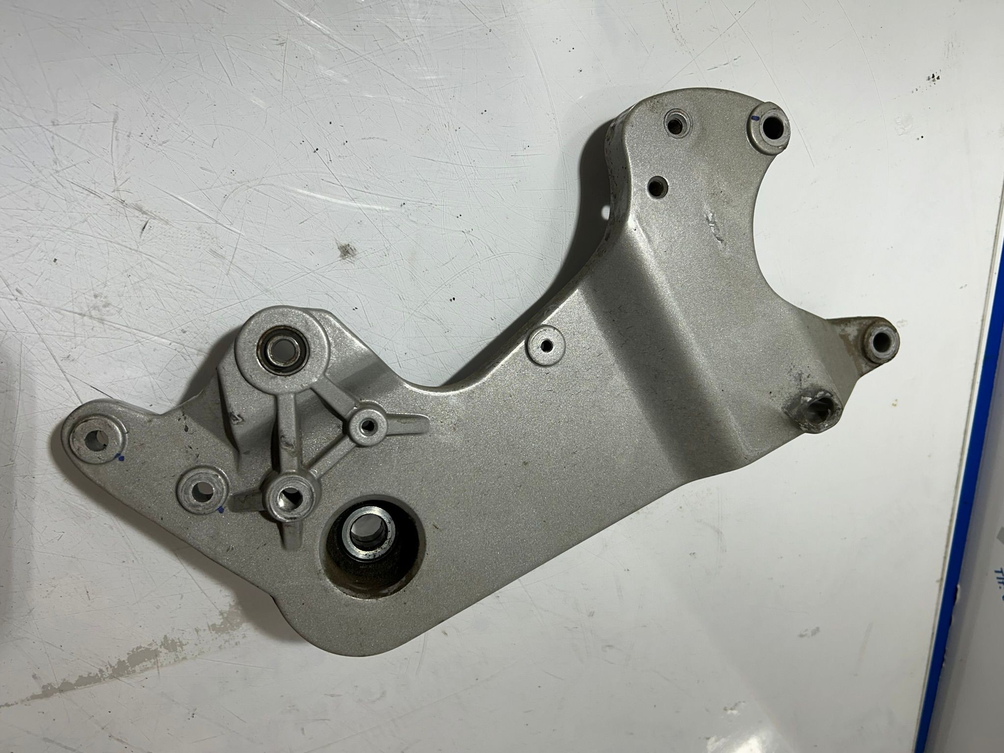Triángulo soporte de escape Wottan Storm 125 2021