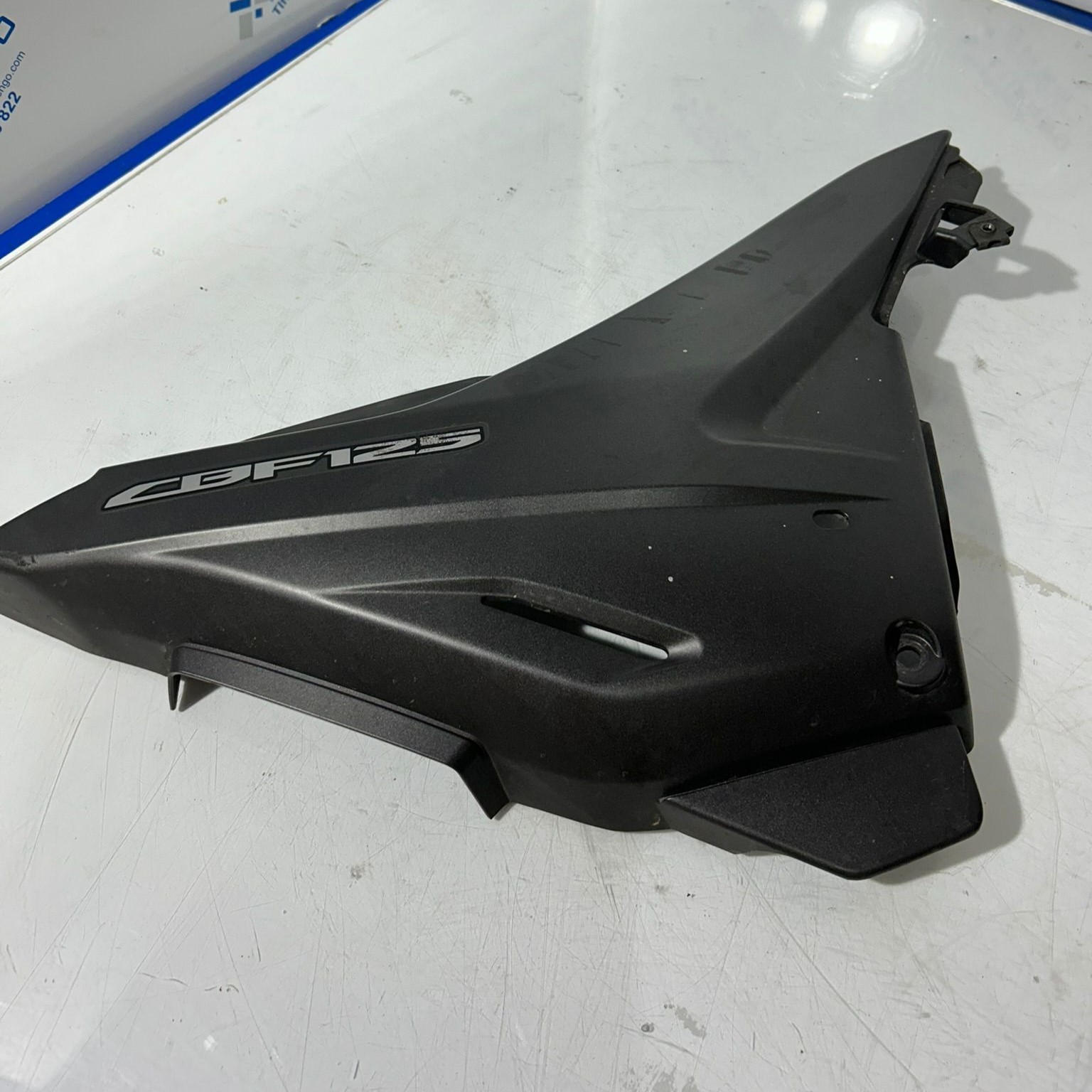 Tapa lateral derecho Honda CBF 125 2008