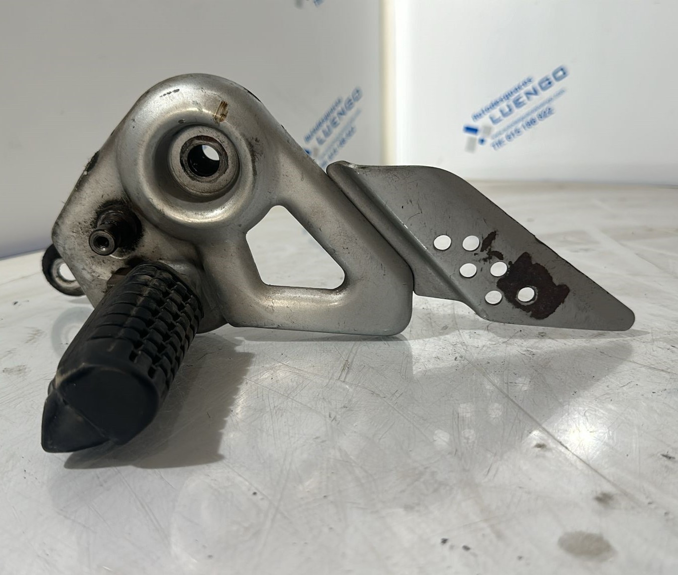 Estribera izquierda Honda CBF 125 2008
