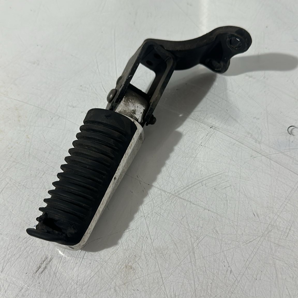 Estribera de pasajero izquierda Yamaha Xmax 250 2007