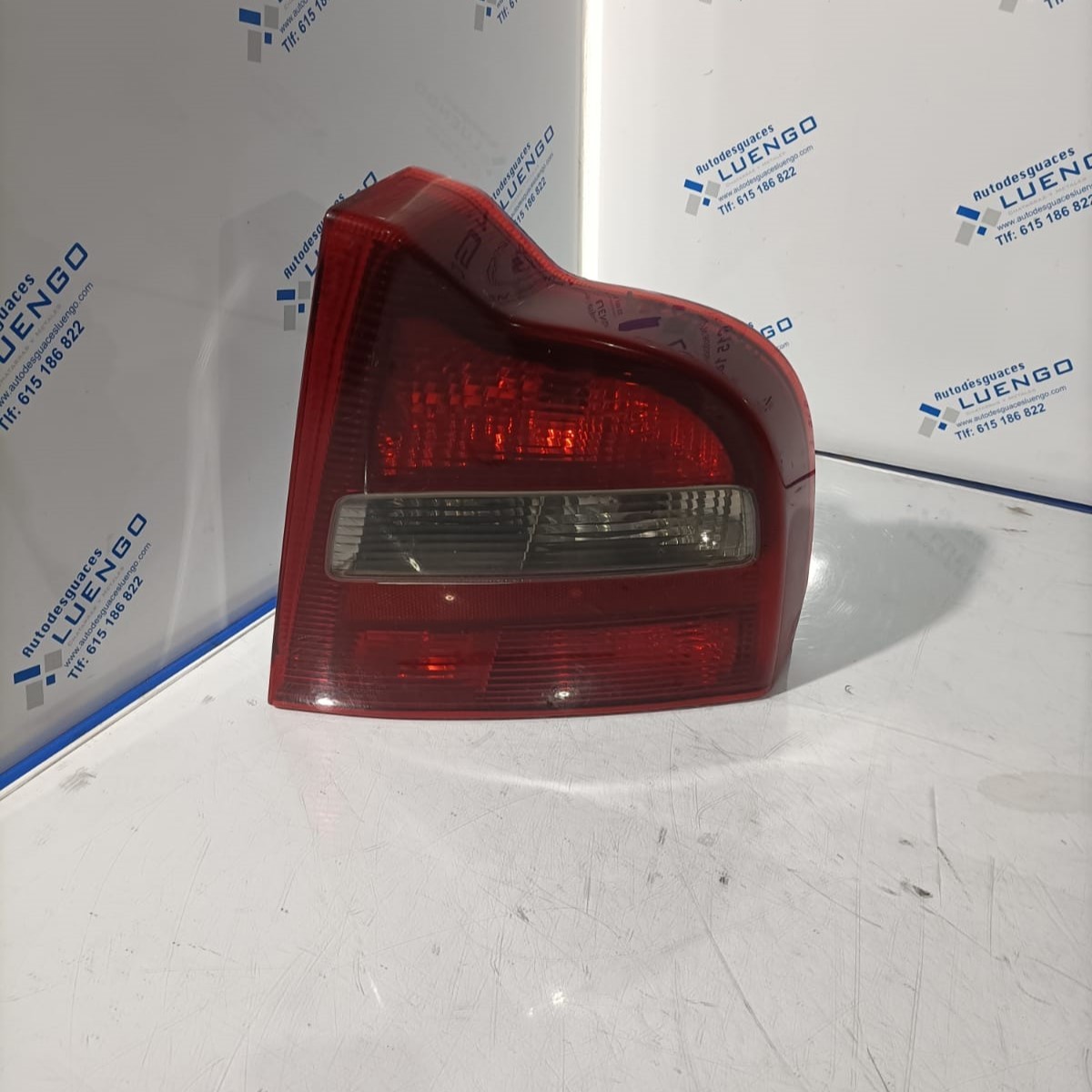 Piloto trasero izquierdo Volvo S80 2001