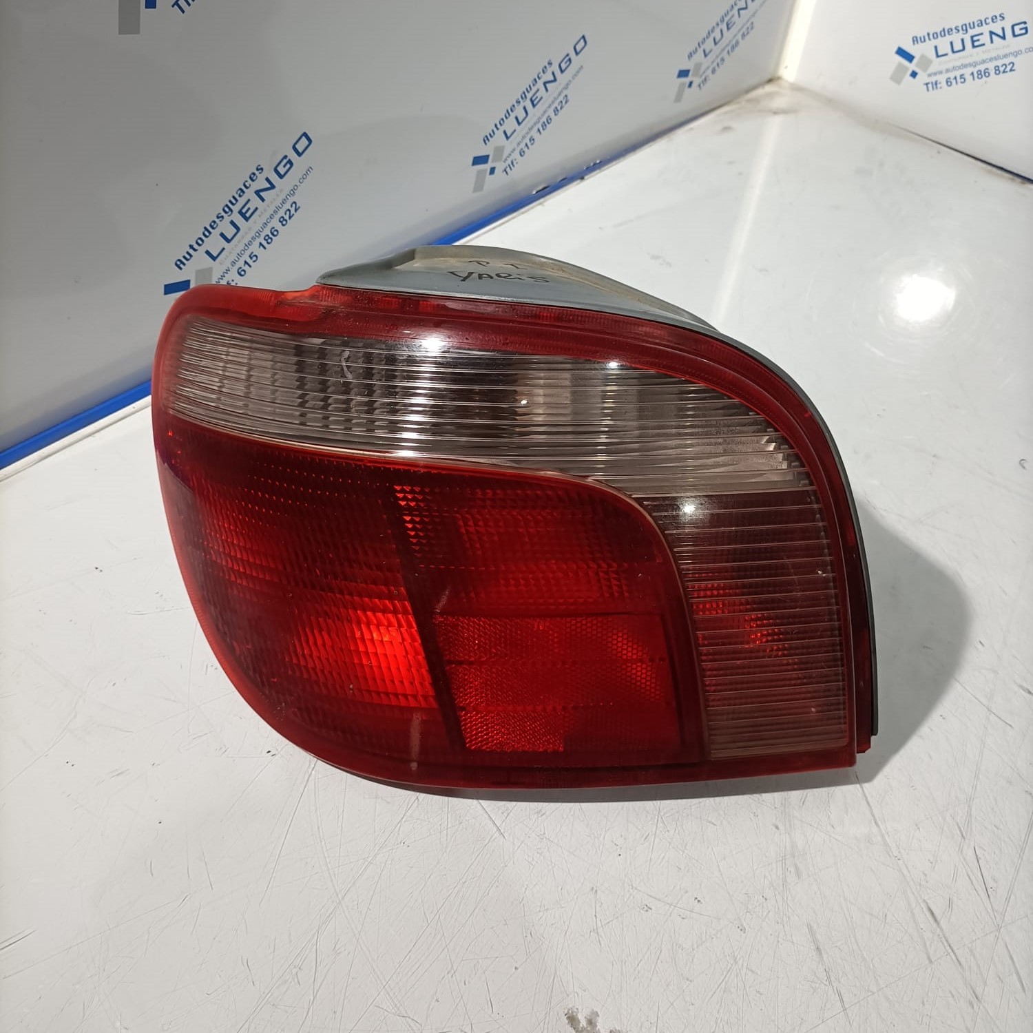 Piloto trasero izquierdo Toyota Yaris 1999