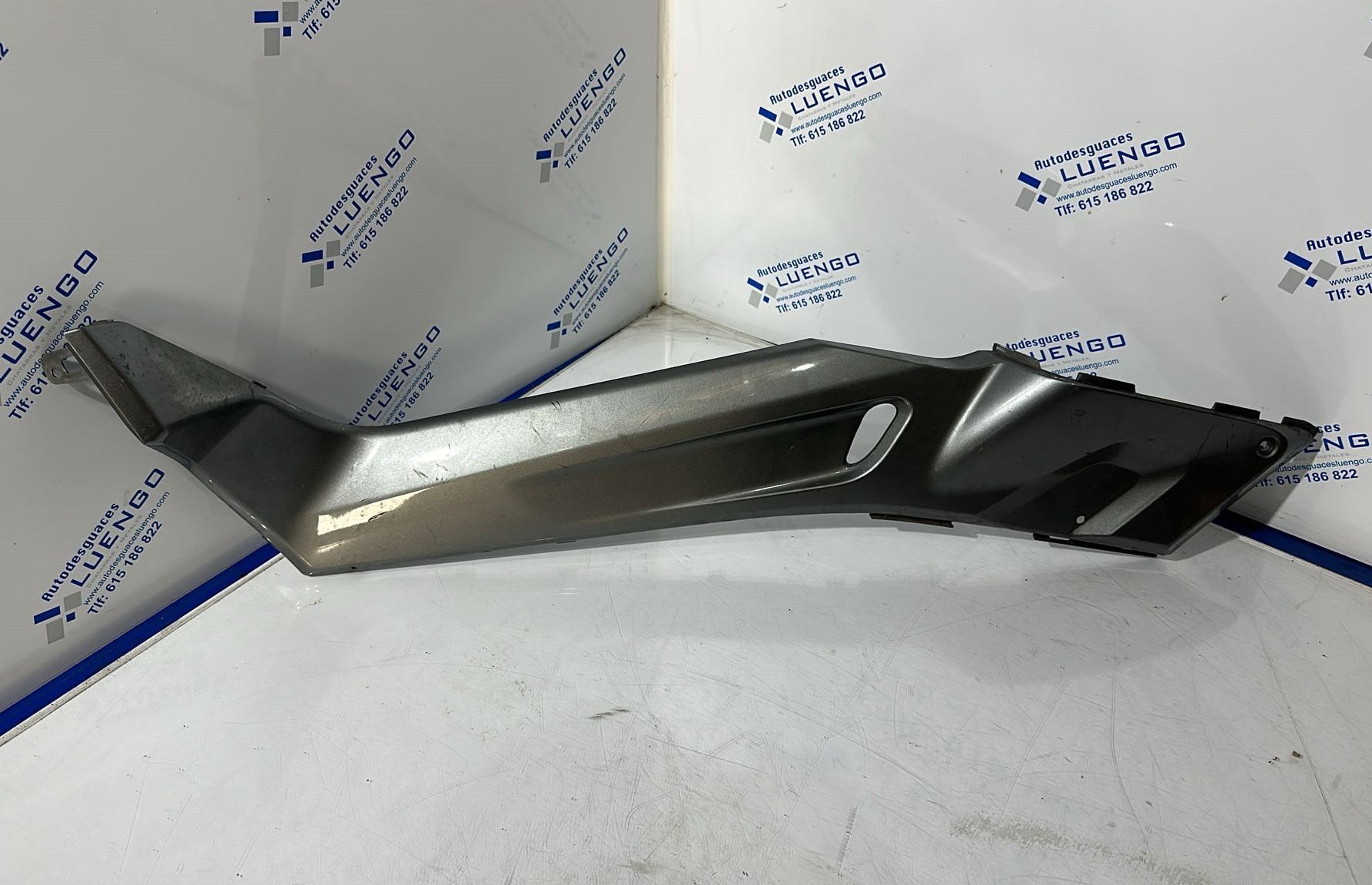 Lateral interior izquierdo Yamaha Xmax 250 2007