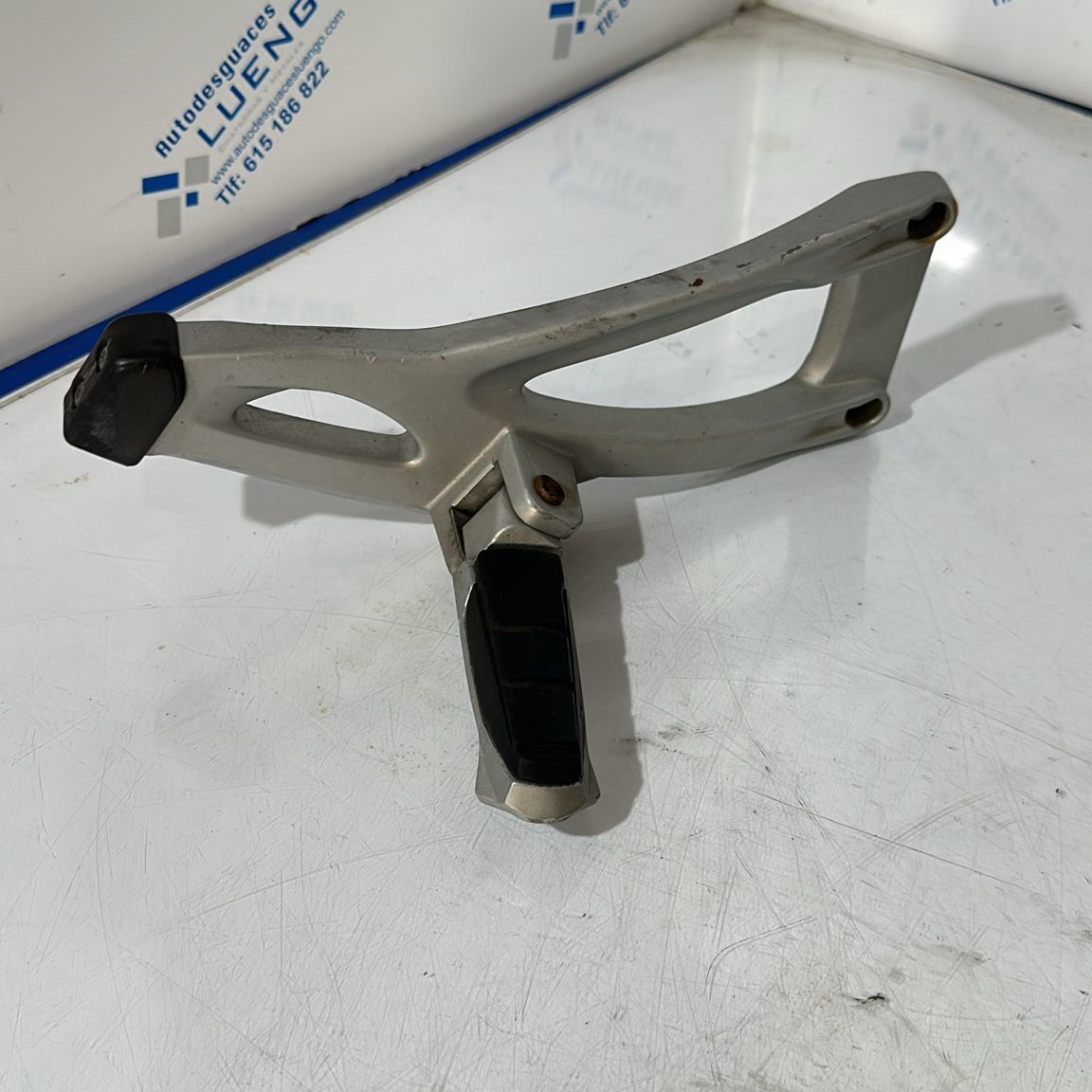 Estribera trasera derecha BMW K1200GT 2003