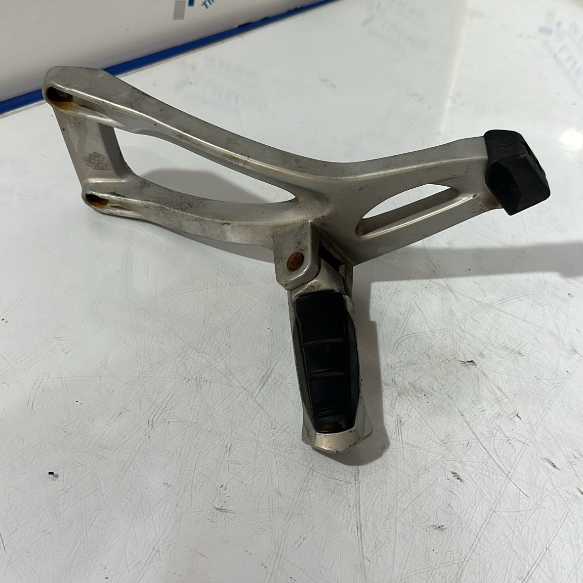 Estribera trasera izquierda BMW K1200GT 2003