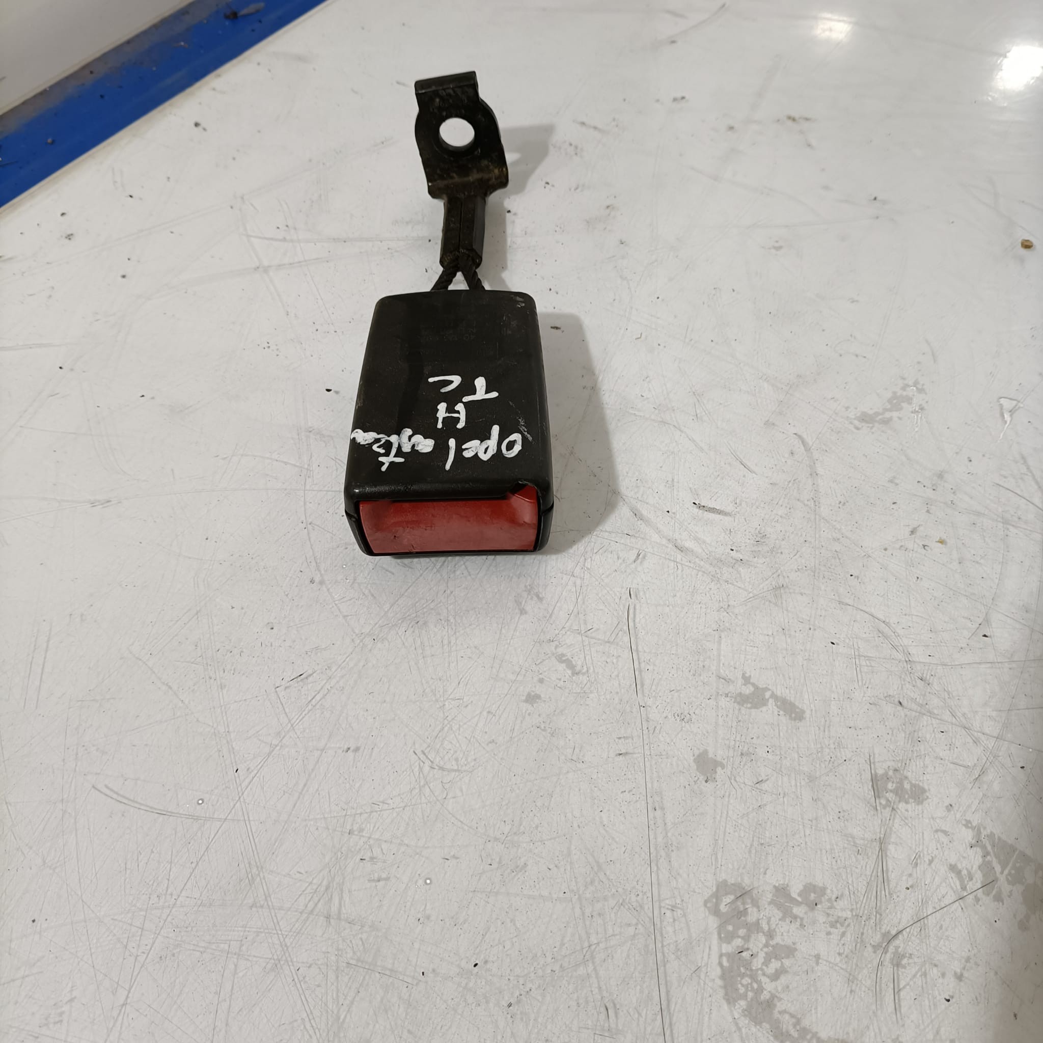 Enganche de cinturón trasero centro Opel Astra H 2005