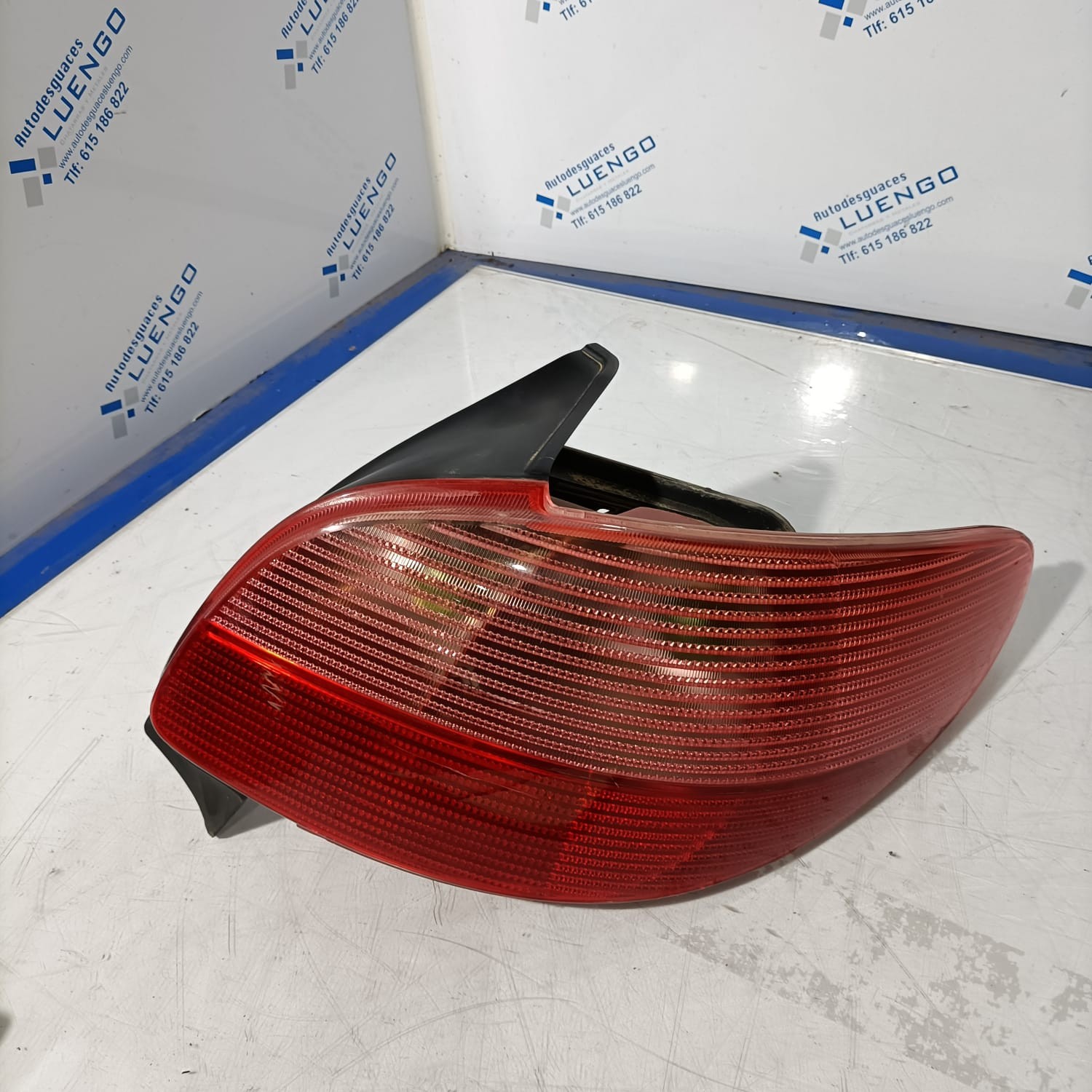 Piloto trasero derecho Peugeot 206 2002