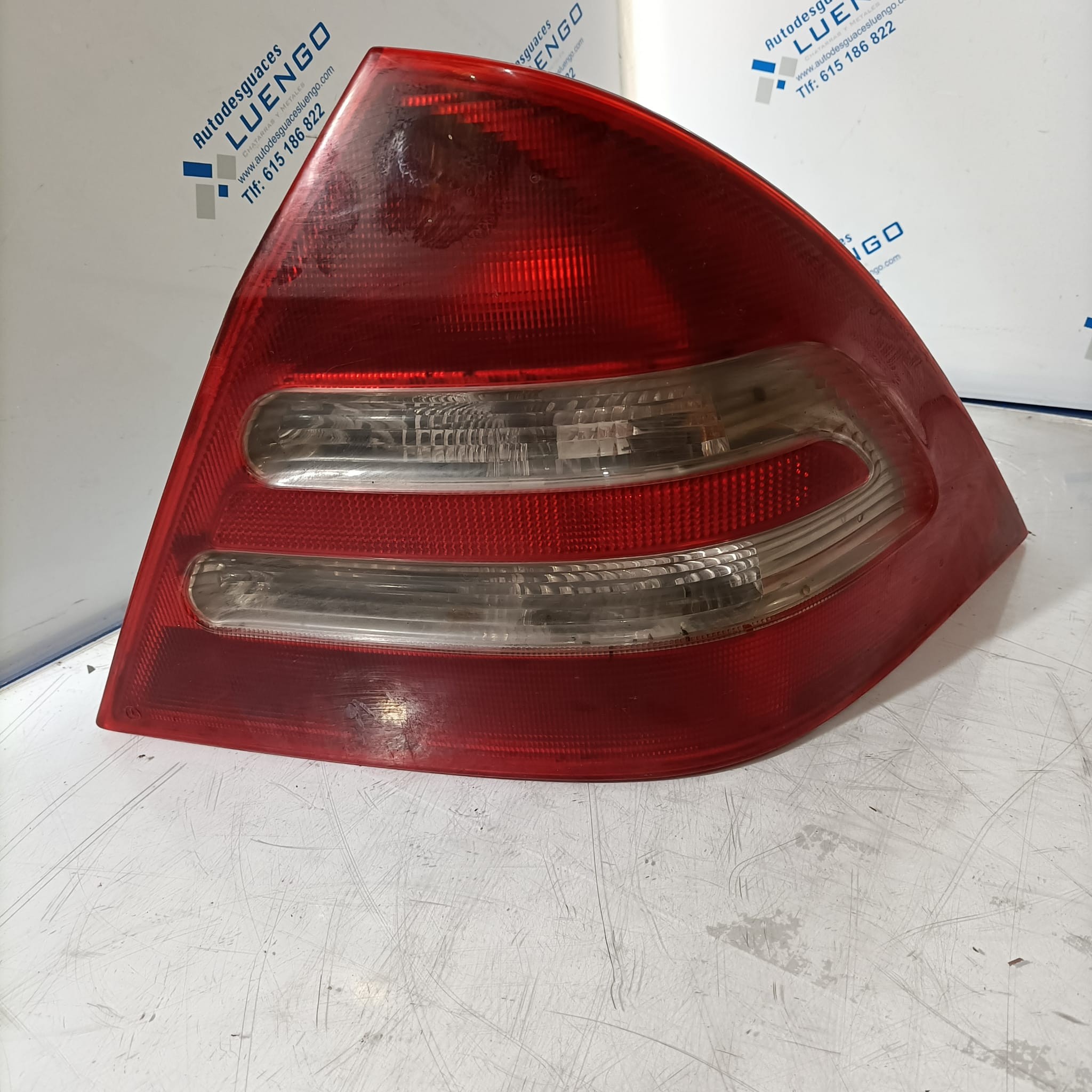 Piloto trasero derecho Mercedes C 2001-2006