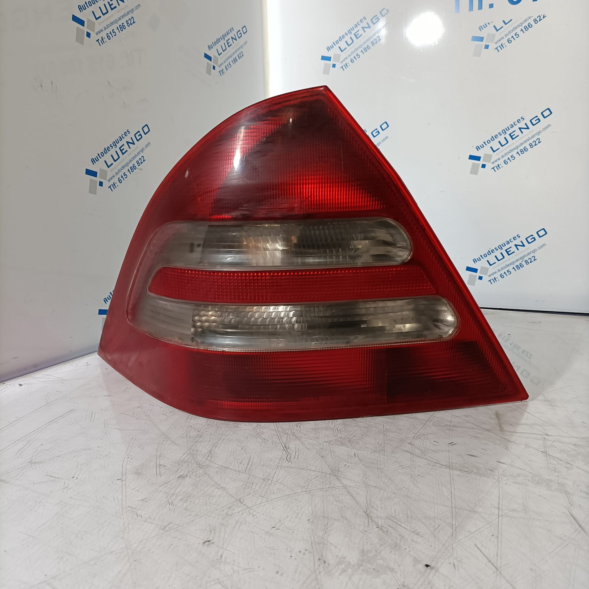 Piloto trasero izquierdo Mercedes C 2001-2006