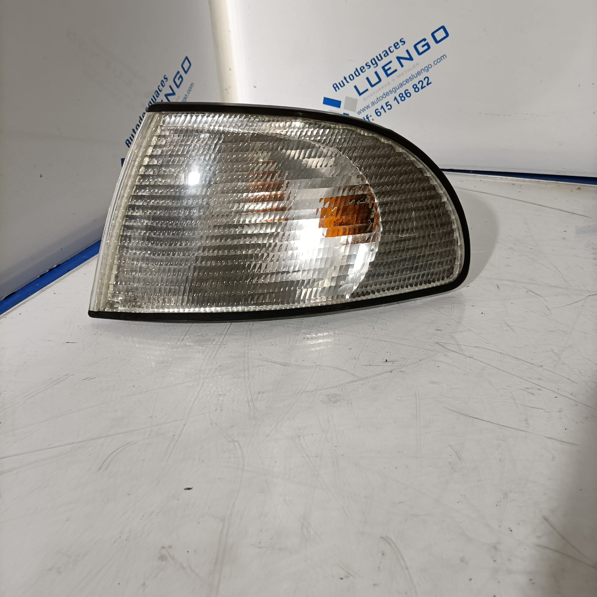 Intermitente delantero izquierdo Audi A4 1996