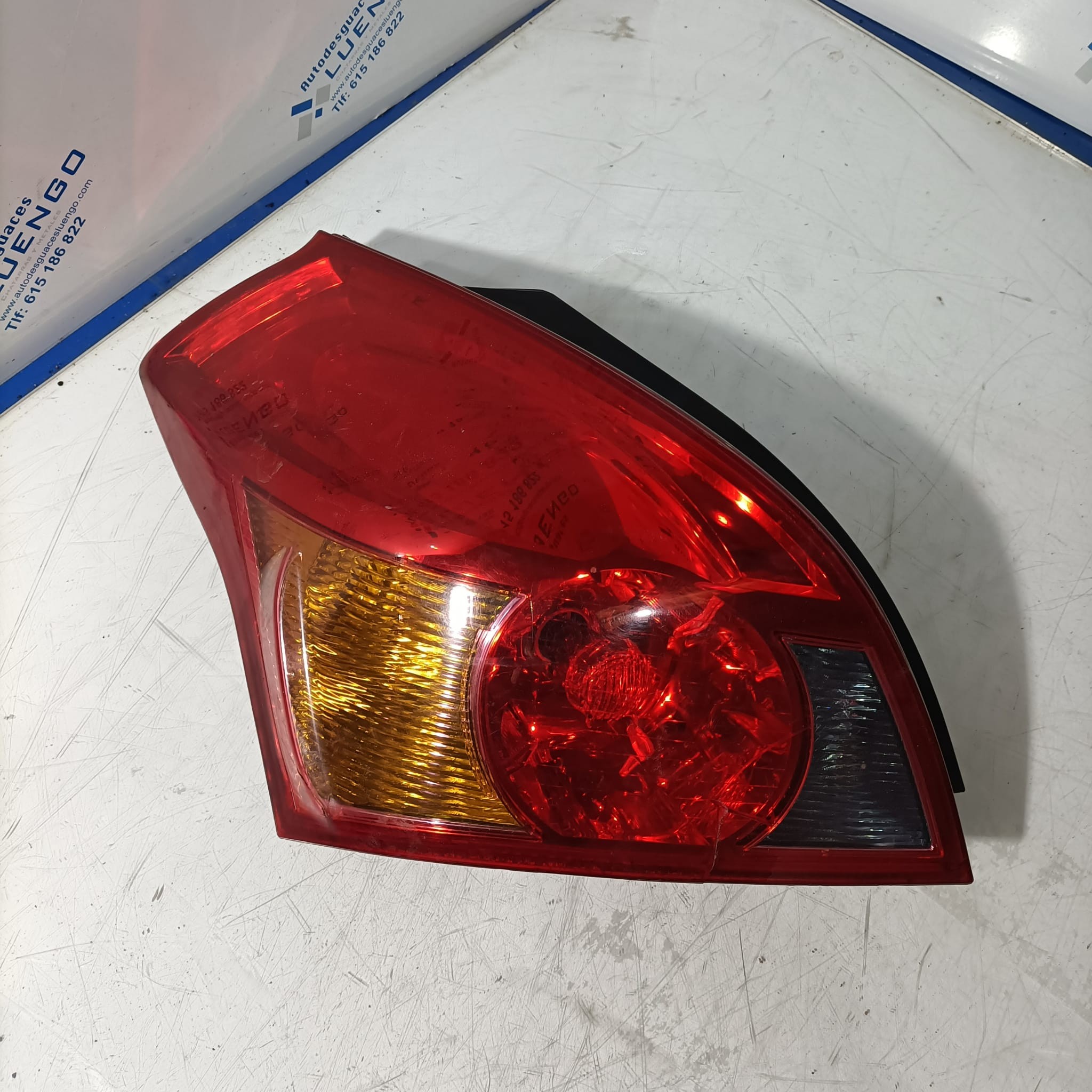 Piloto trasero izquierdo Kia Ceed 2008