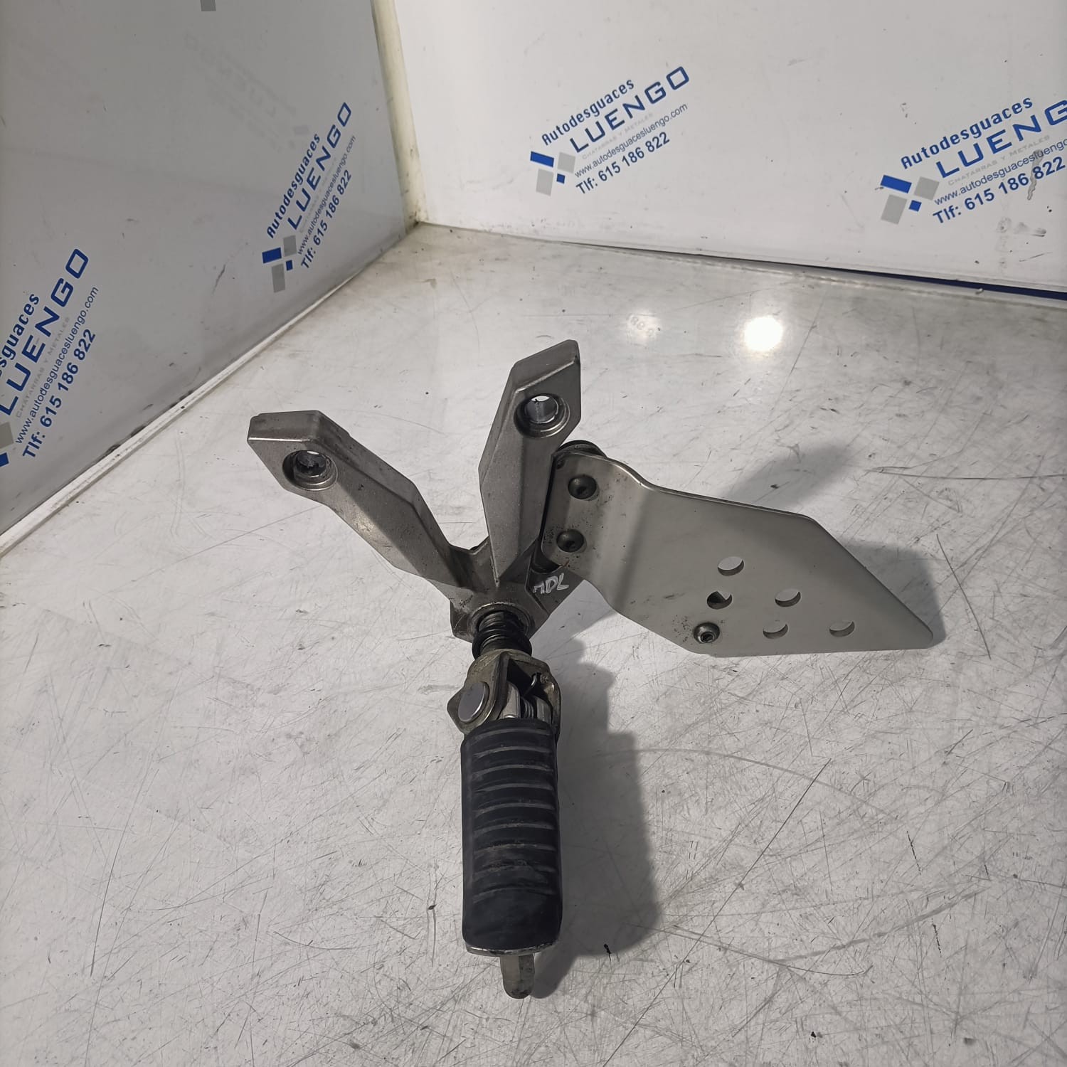 Soporte de estribera lado izquierdo Kawasaki Z750 2007