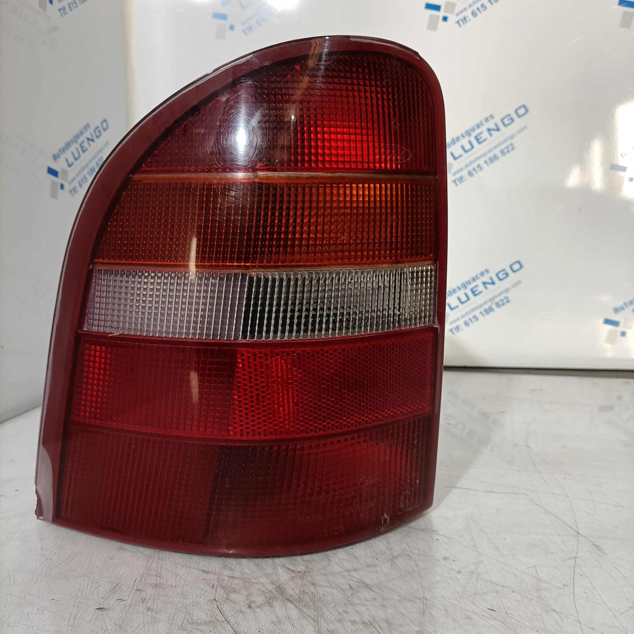 Piloto trasero izquierdo Ford Mondeo 2000