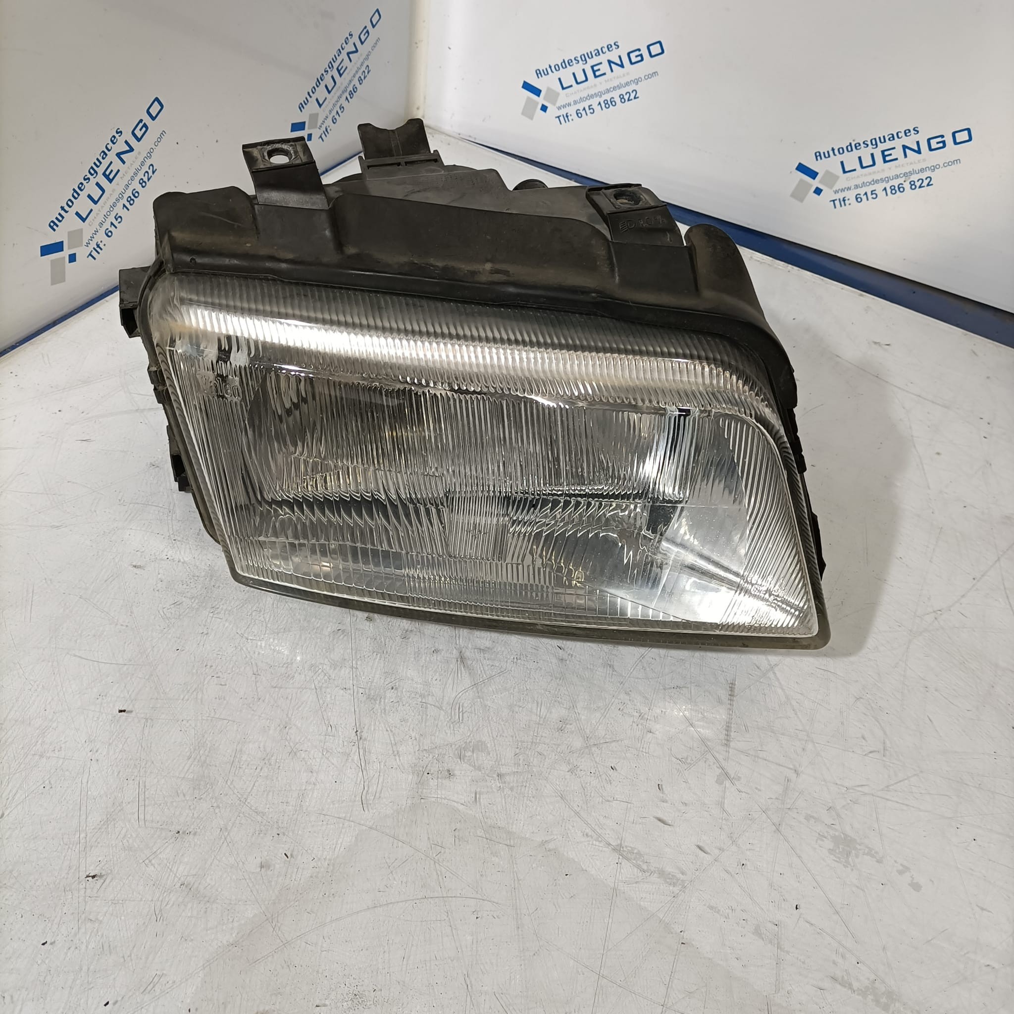 Faro delantero derecho Audi A4 1998