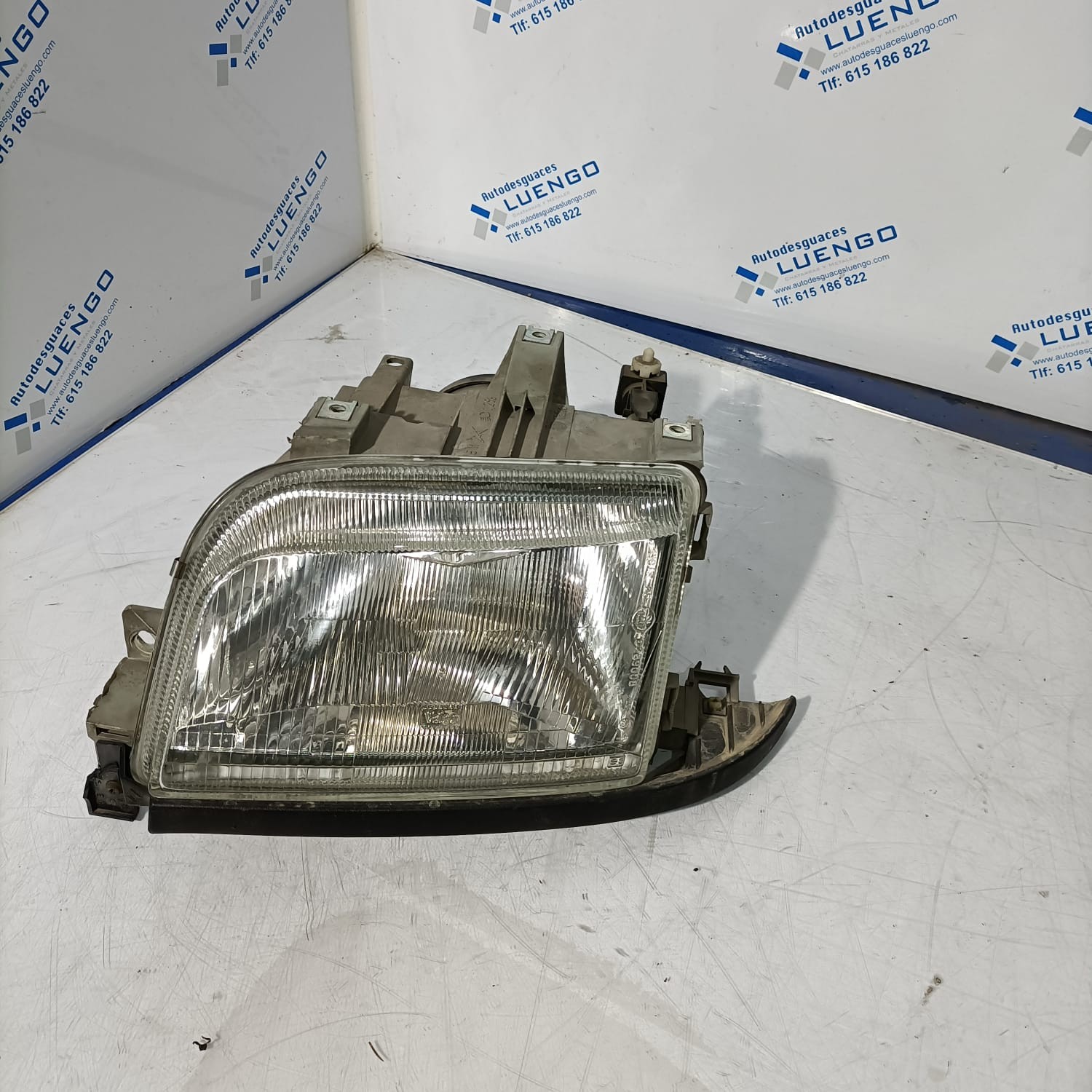 Faro delantero derecho Renault Clio 1995