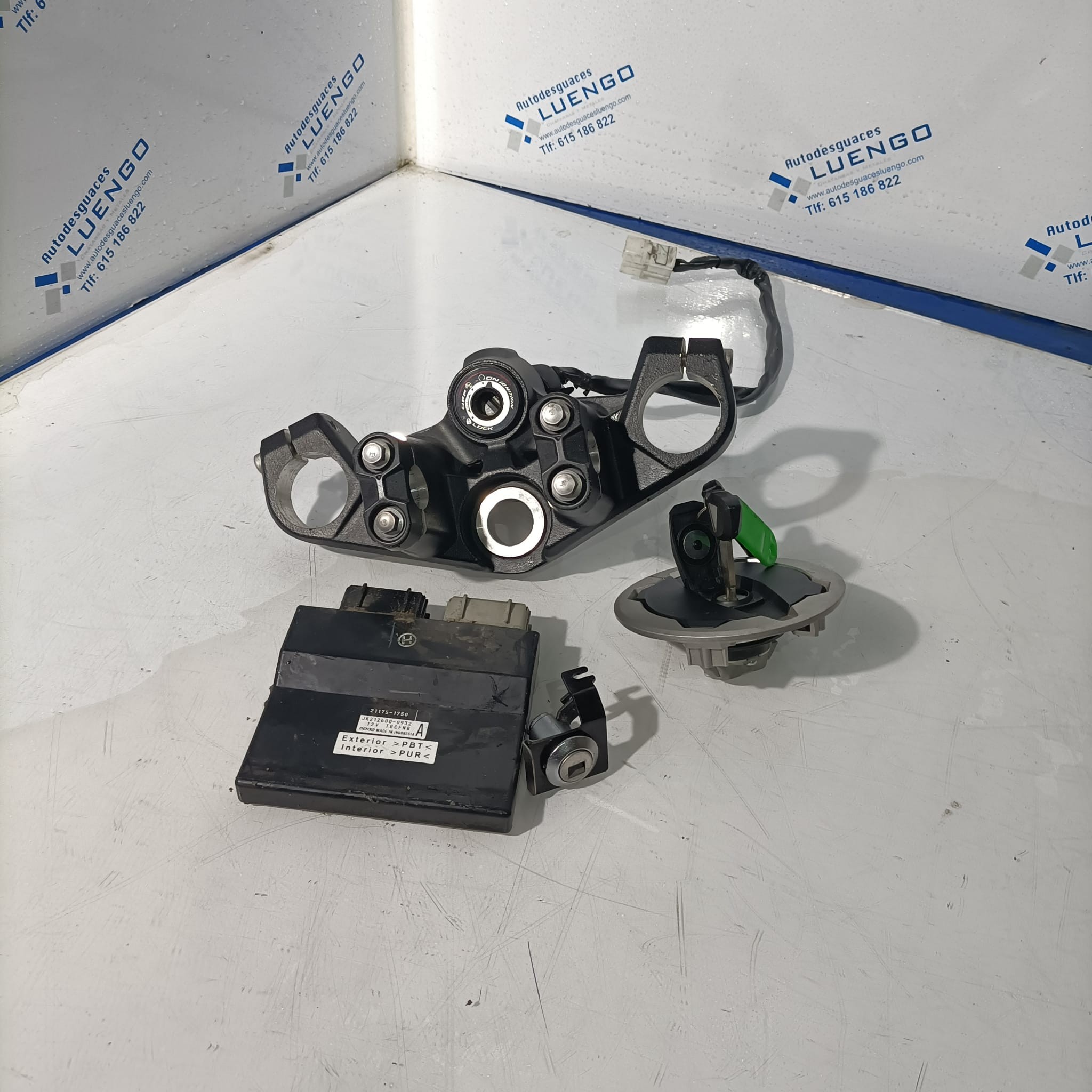 Conjunto de cerraduras y centralita Kawasaki Z 400 2022