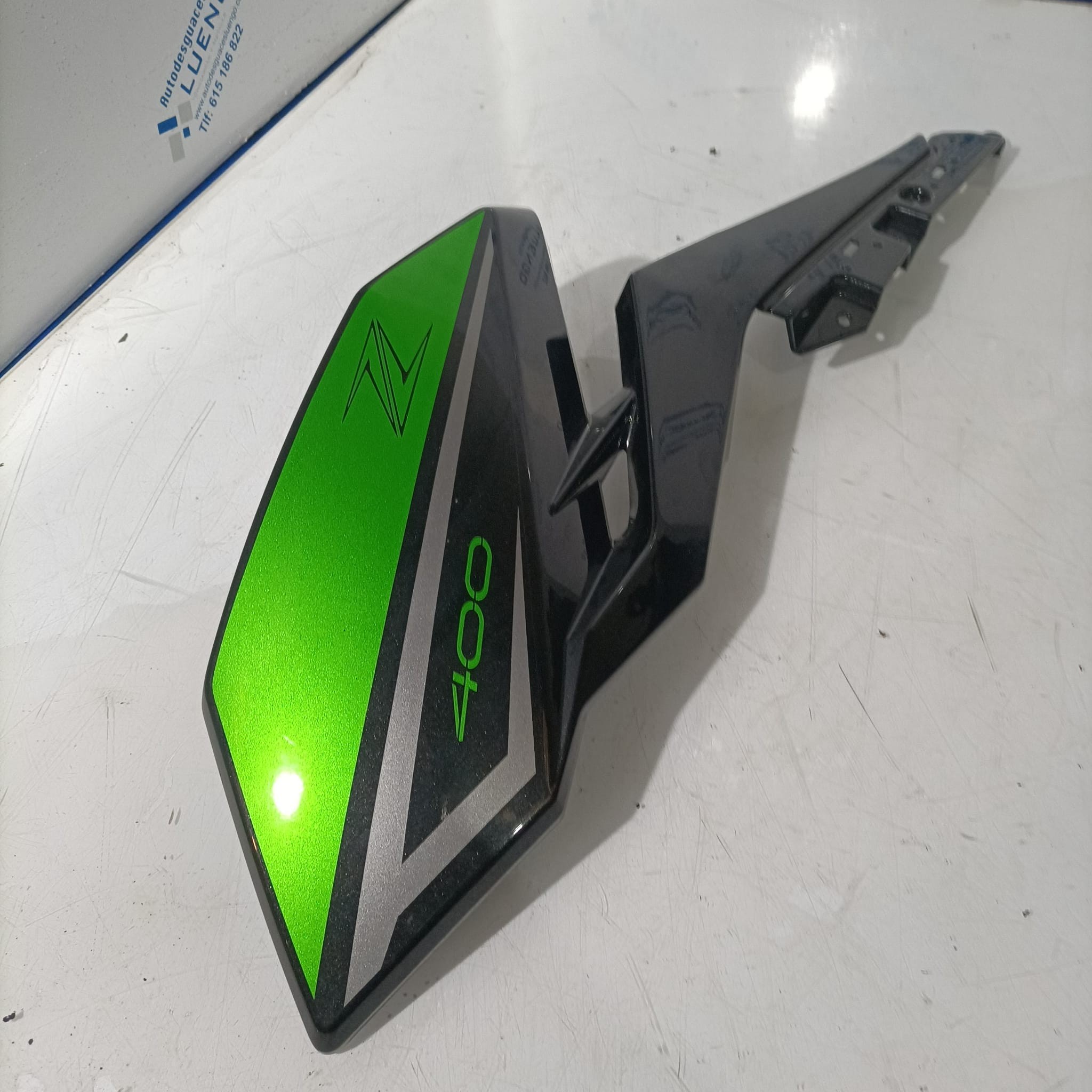 Lateral delantero izquierdo Kawasaki Z 400 2022