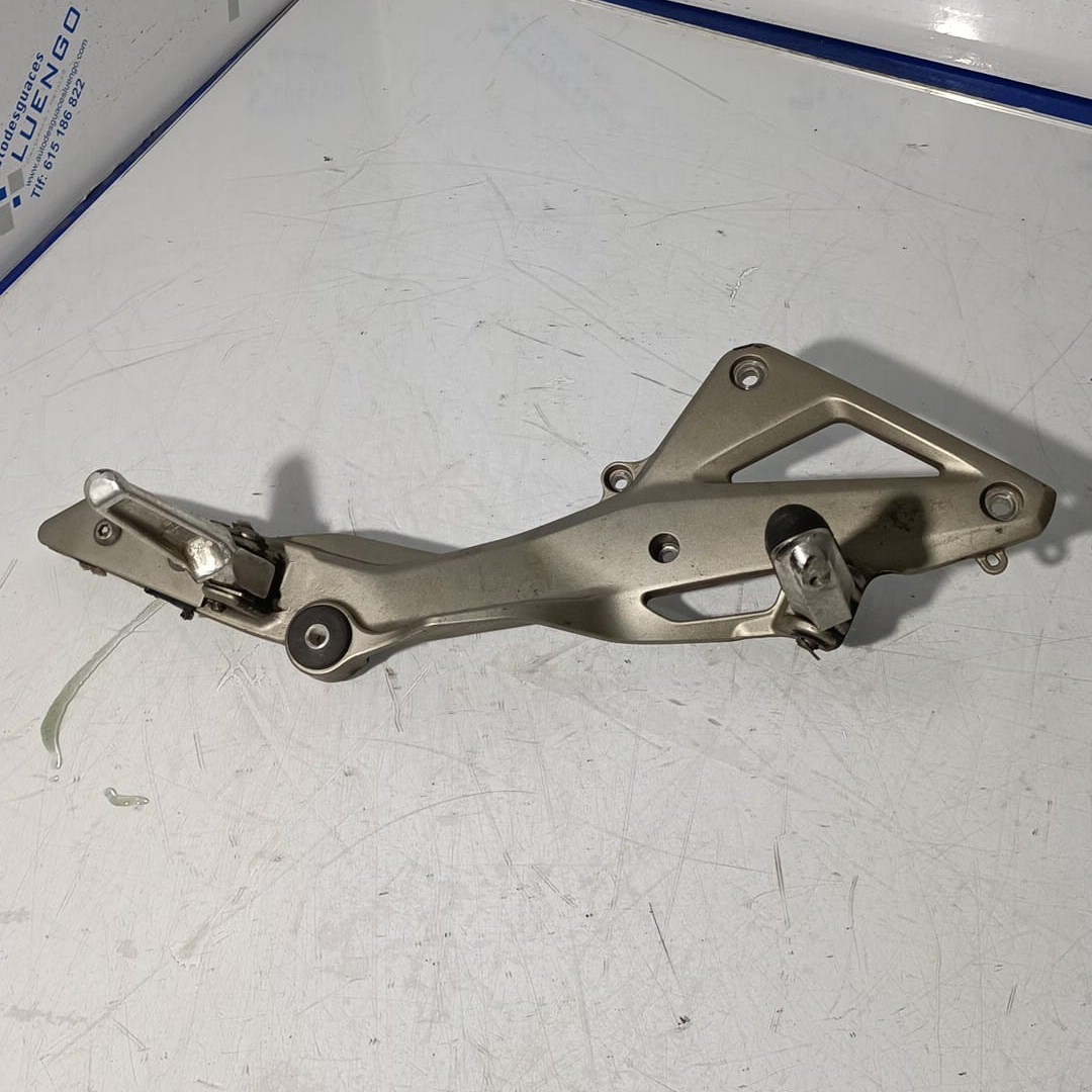 Soporte de estribera derecha Honda CB 600 F 2007