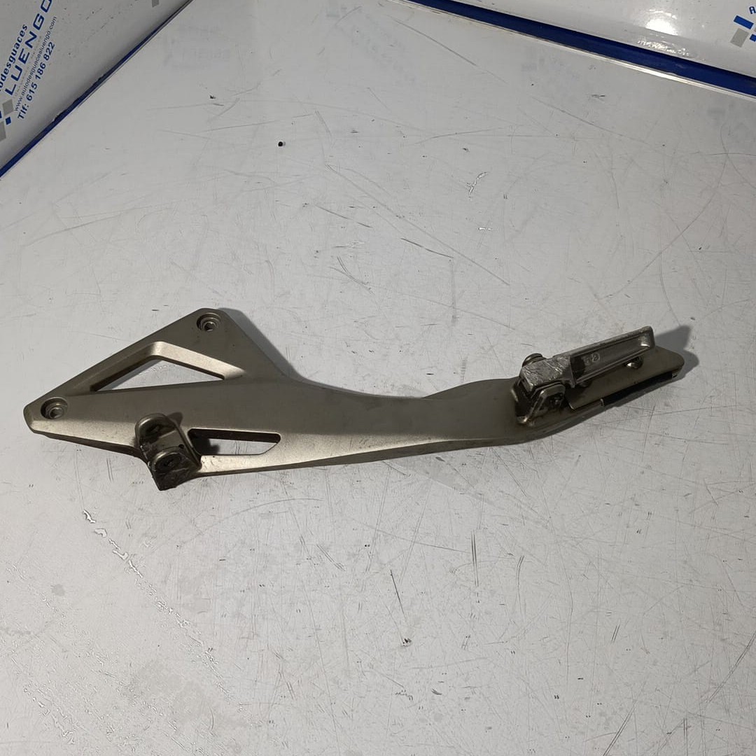 Soporte de estriberas lado izquierdo Honda CB 600 F 2007
