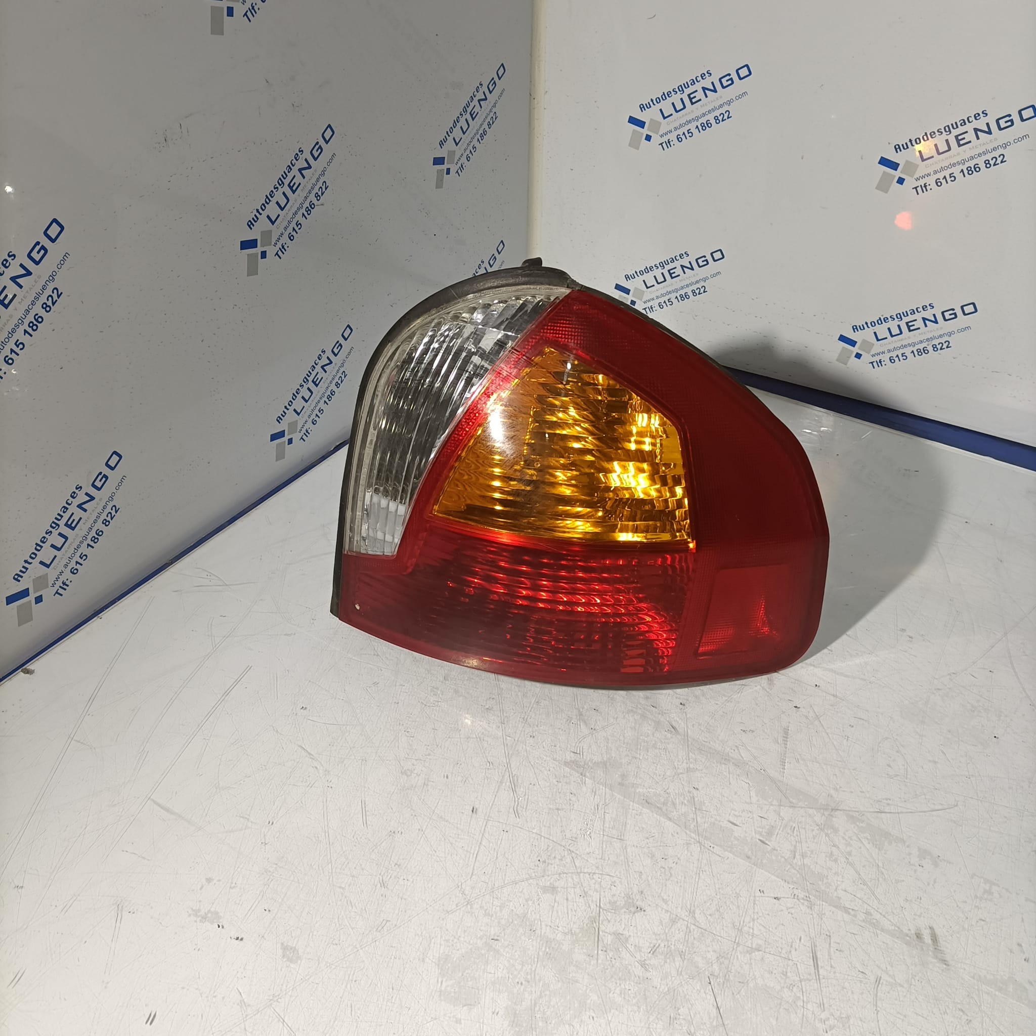 Piloto trasero derecho Hyundai Santa Fe 2001