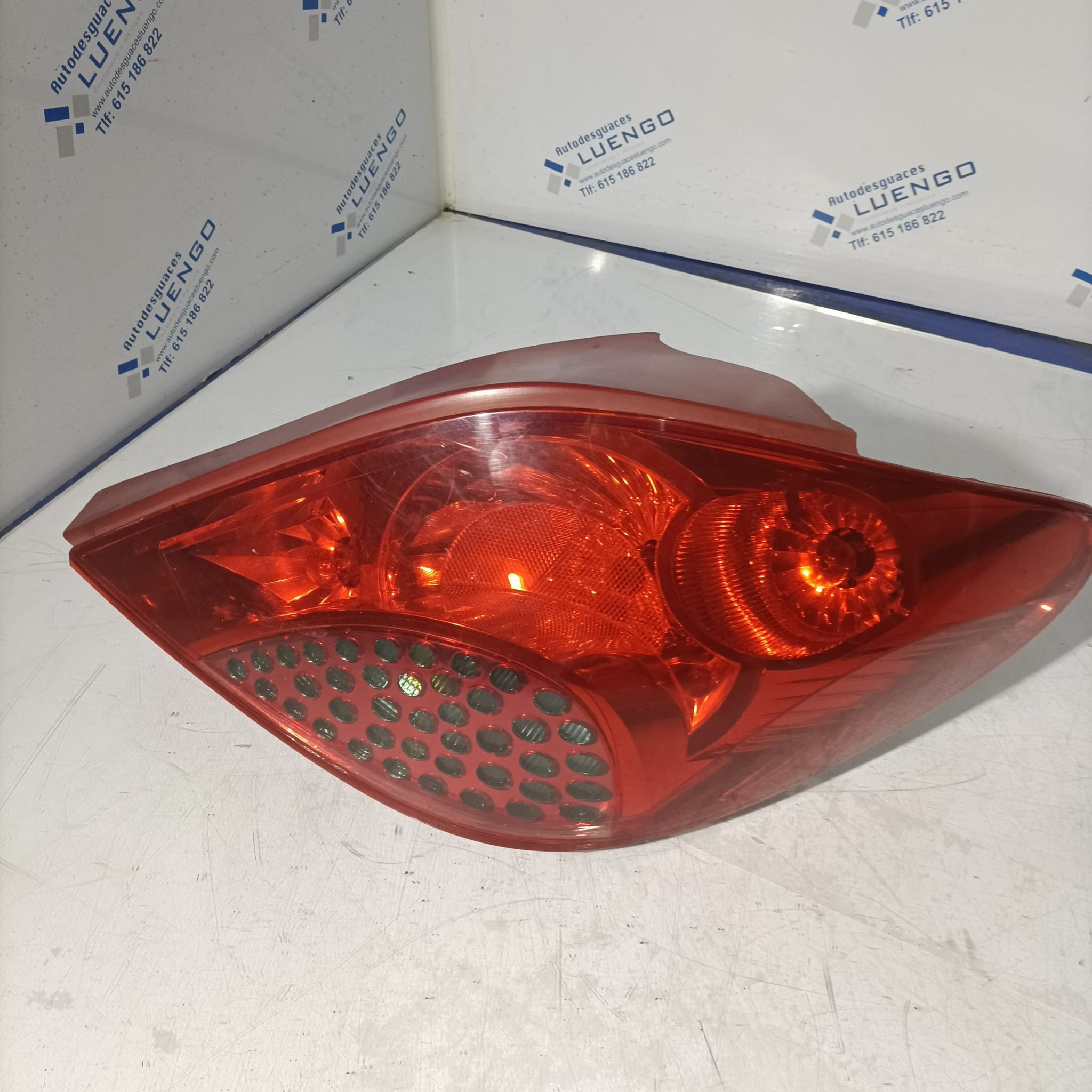 Piloto trasero derecho Peugeot 207 2005