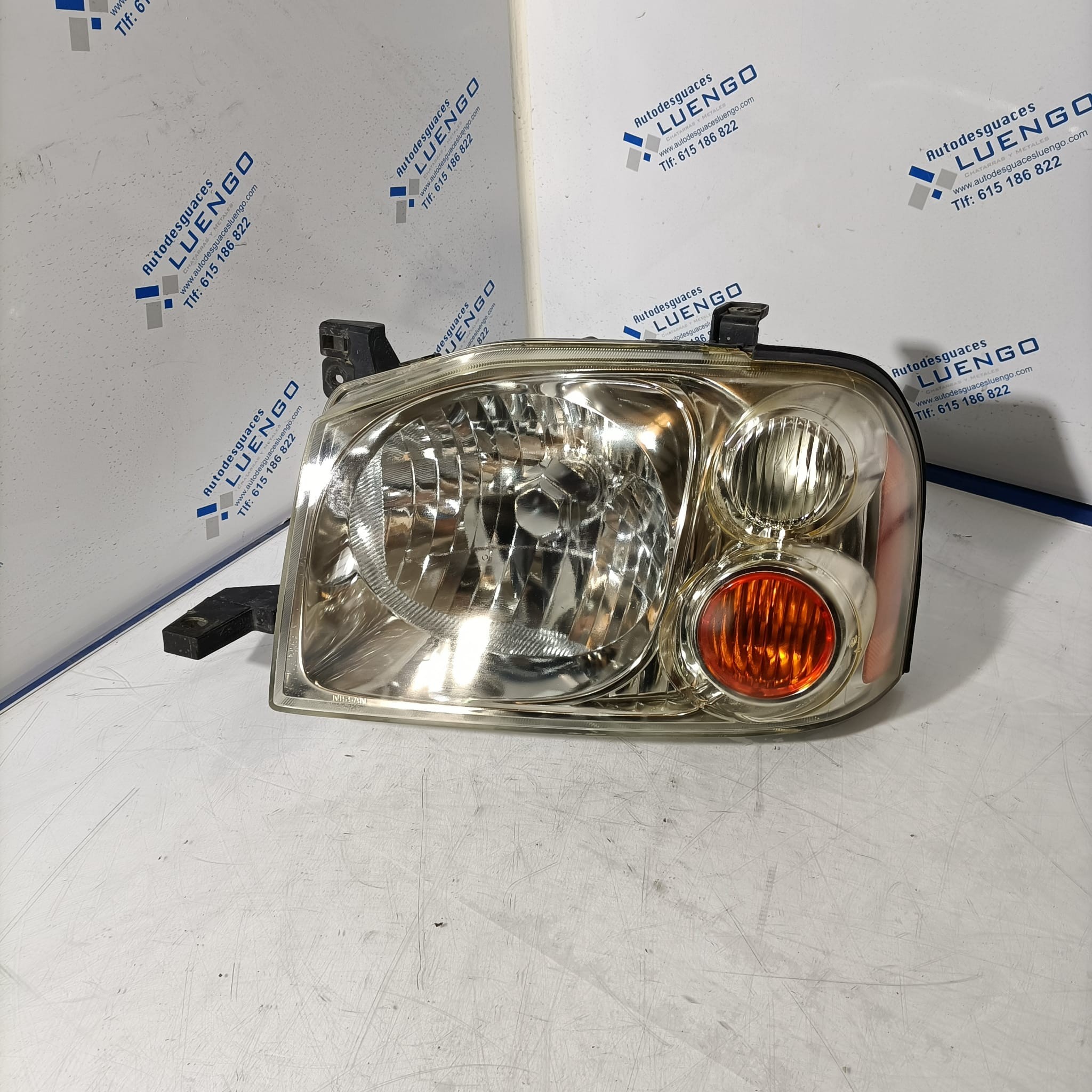 Faro delantero izquierdo Nissan Navarra 2.5 Di 2002