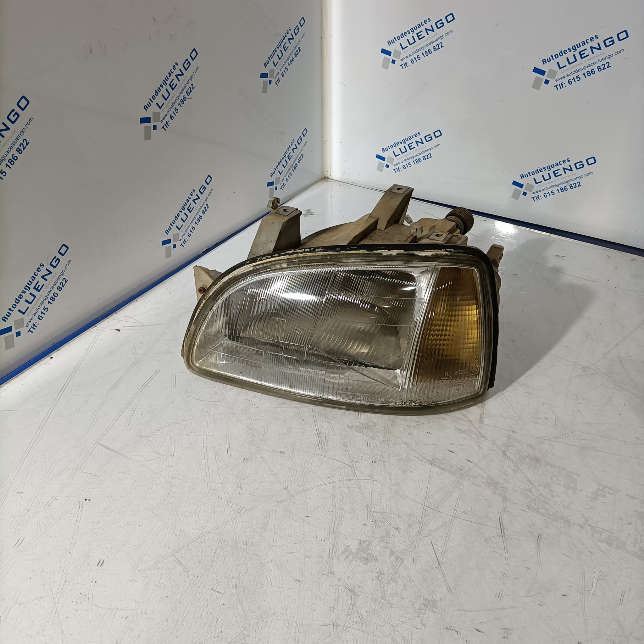 Faro delantero izquierdo Renault Clio 2001
