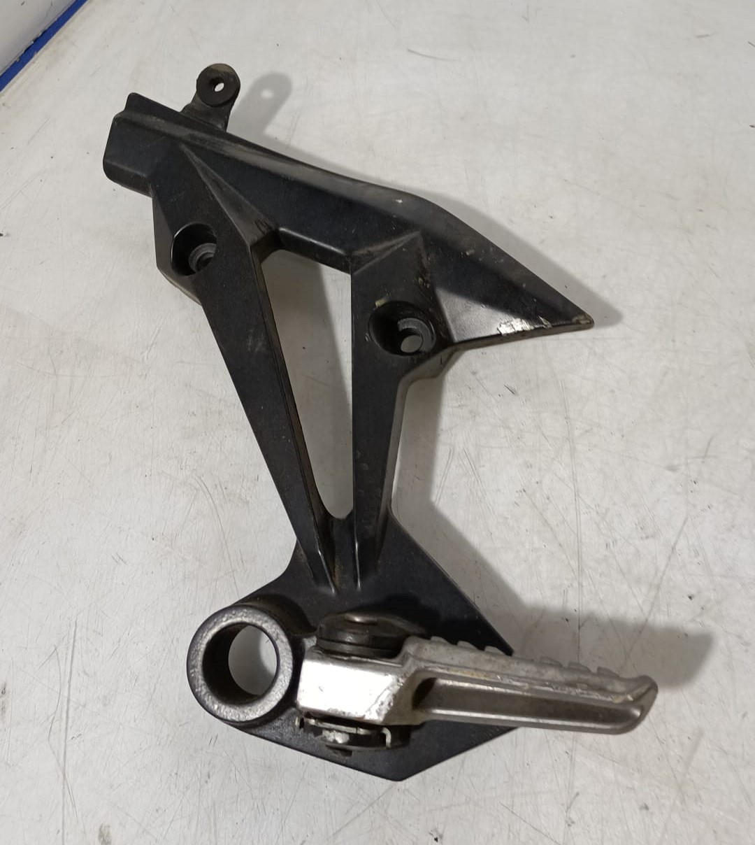 Estribera de pasajero lado izquierdo Kawasaki Z750 2007