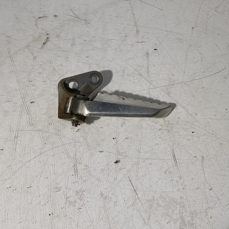Estribera de pasajero lado izquierdo Yamaha Nmax 125 2020