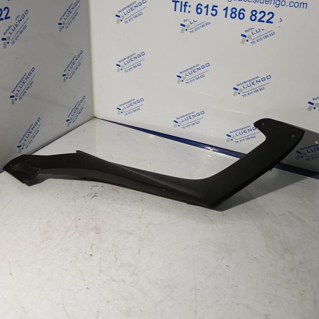 Plástico lateral de depósito Yamaha Nmax 125 2020