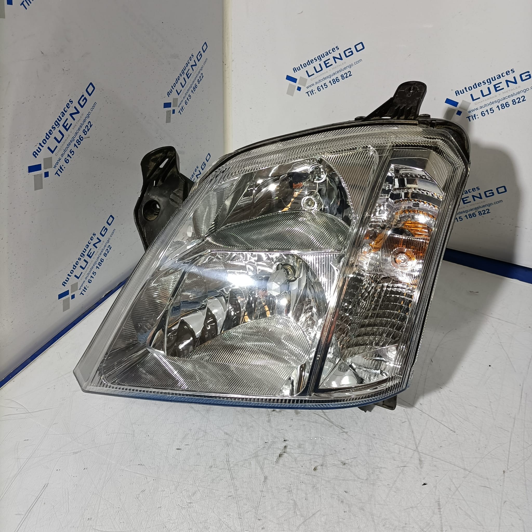 Faro delantero izquierdo Opel Meriva 2004
