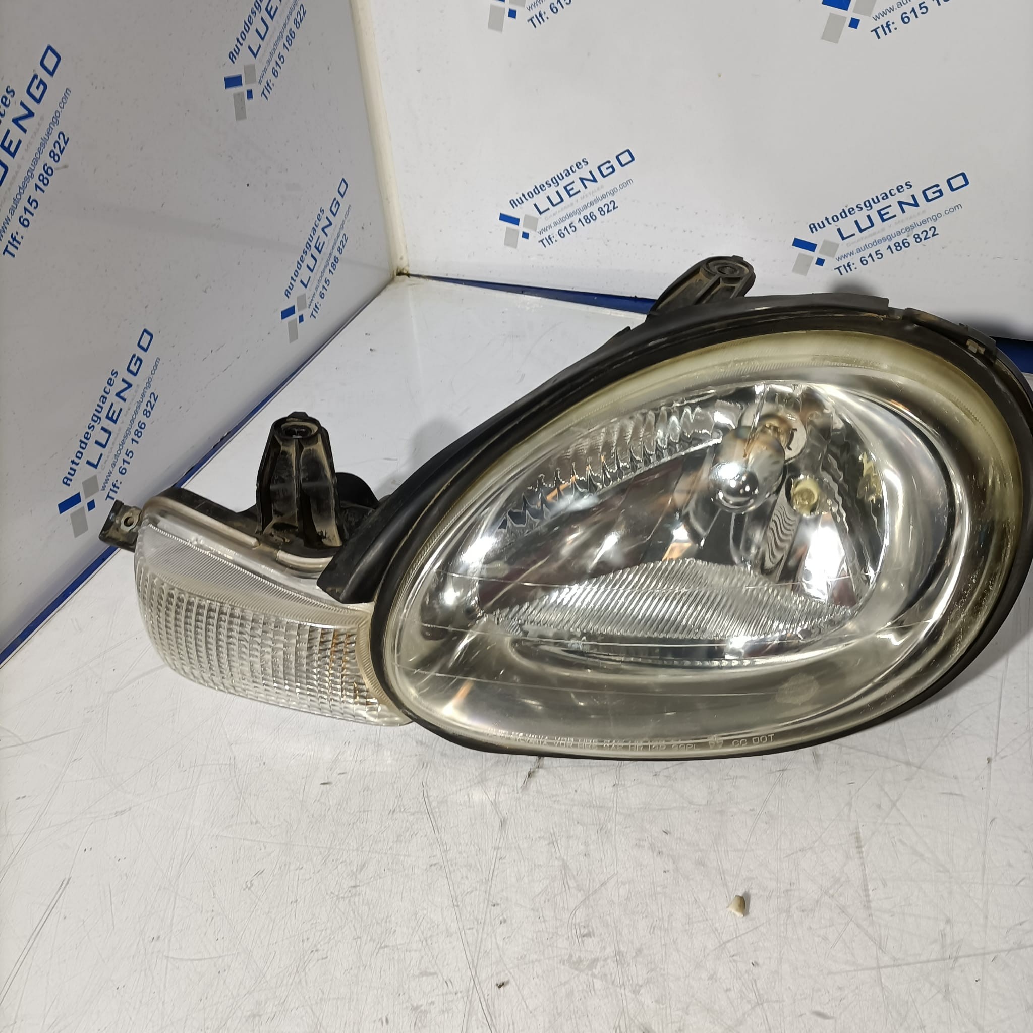 Faro delantero izquierdo Chrysler Neon 2001