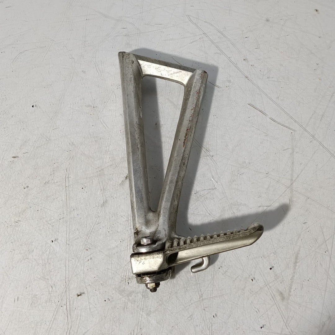 Estribera de pasajero lado izquierdo Yamaha R6 2003