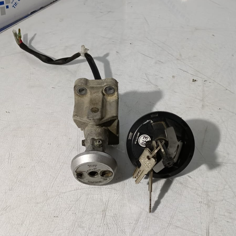 Clausor y tapón de gasolina Yamaha Nmax 125 2020