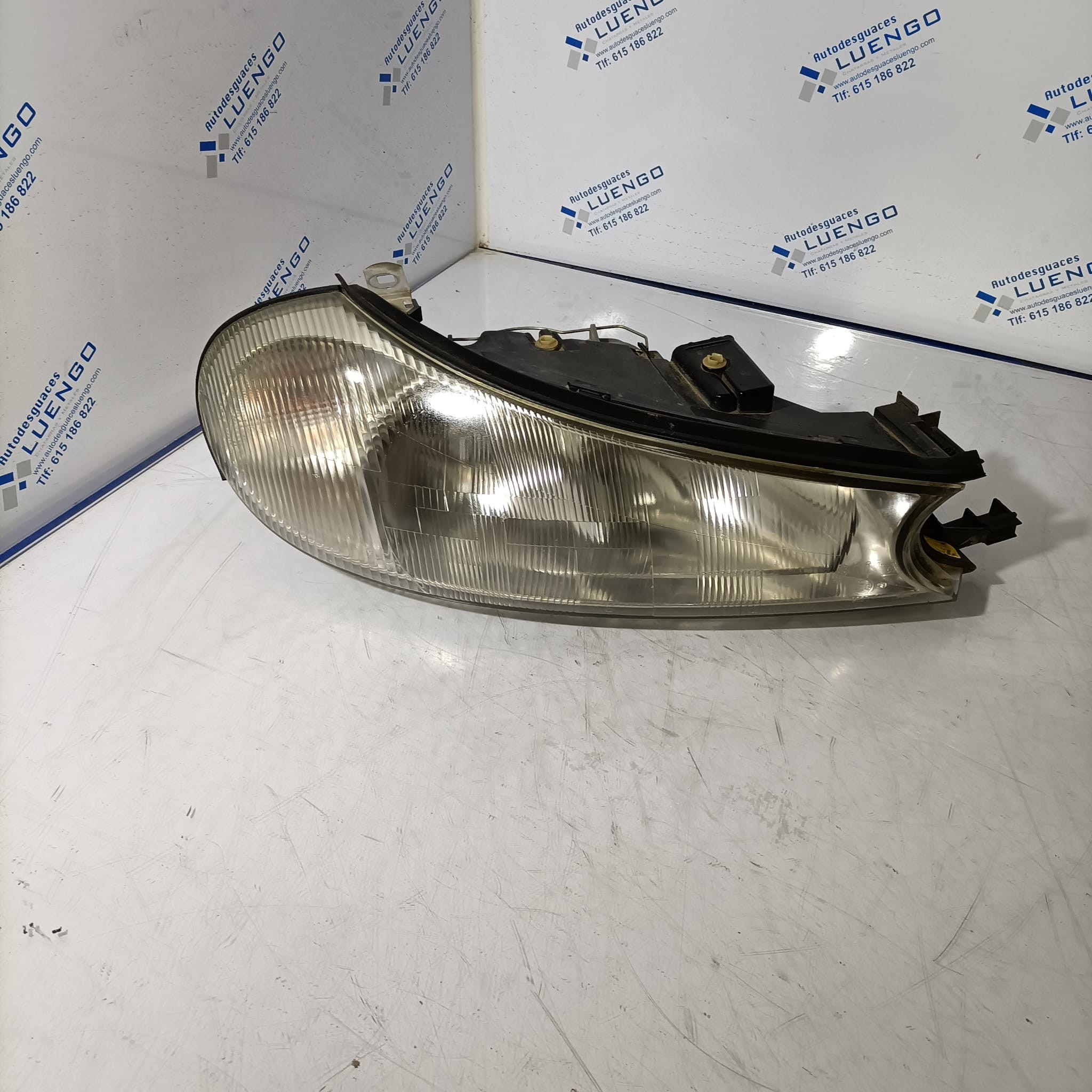 Faro delantero derecho Ford Mondeo 2000
