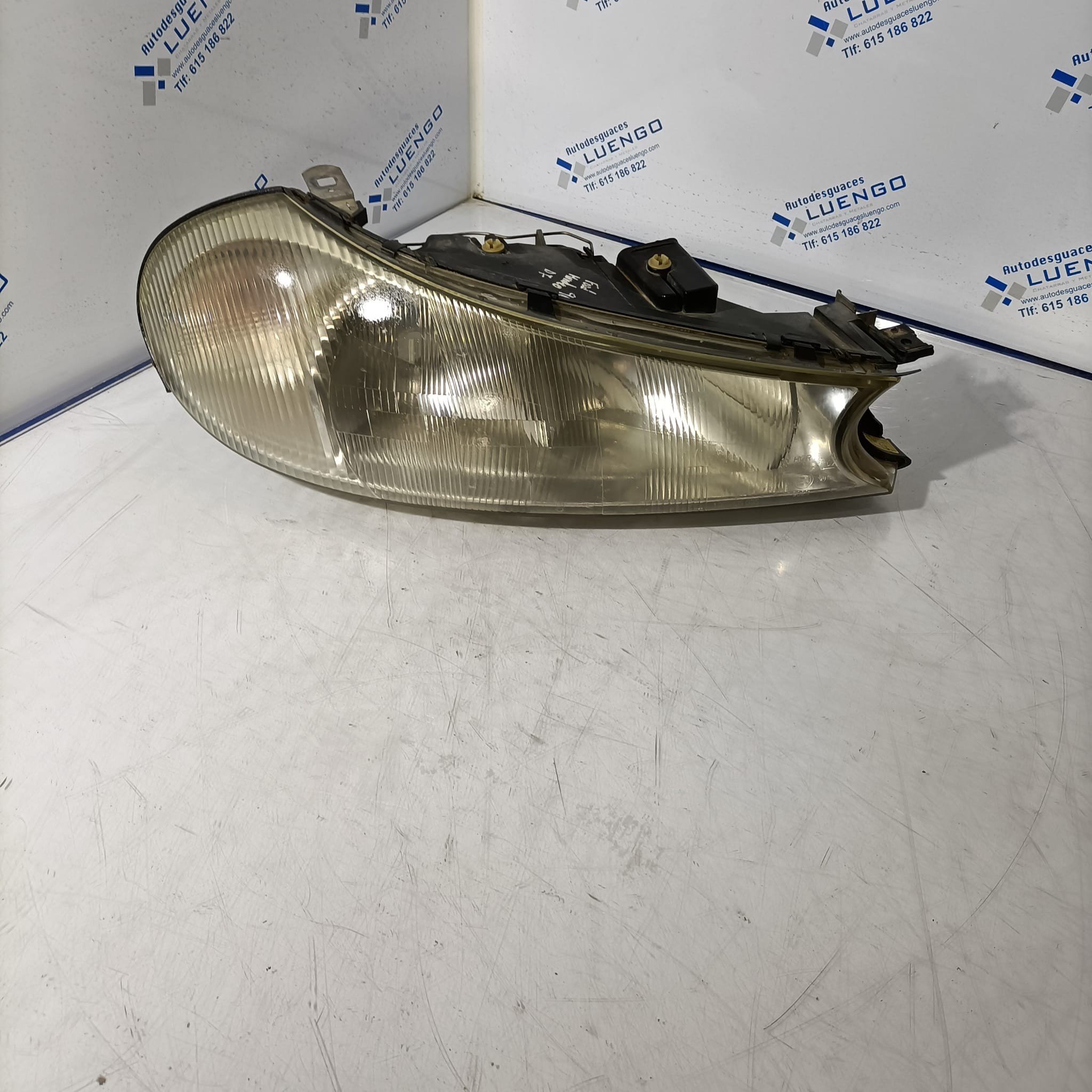 Faro delantero izquierdo Ford Mondeo 2000