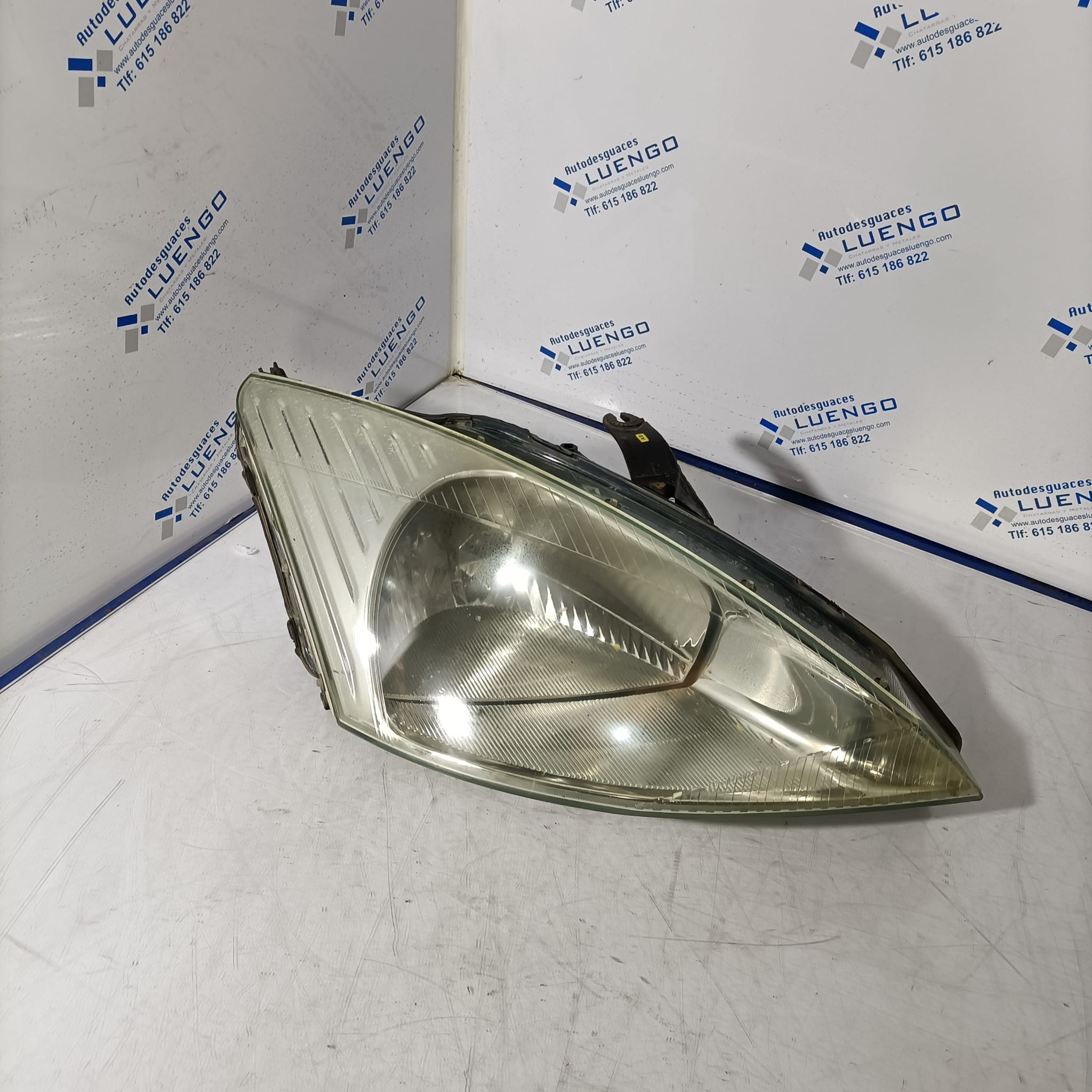 Faro delantero derecho Ford Focus 2001