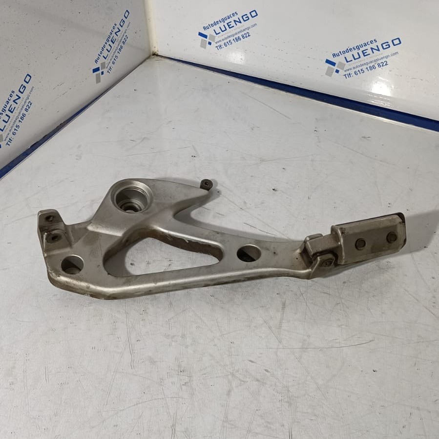 Soporte de estriberas lado izquierdo Honda Varadero XLV 1000 2005