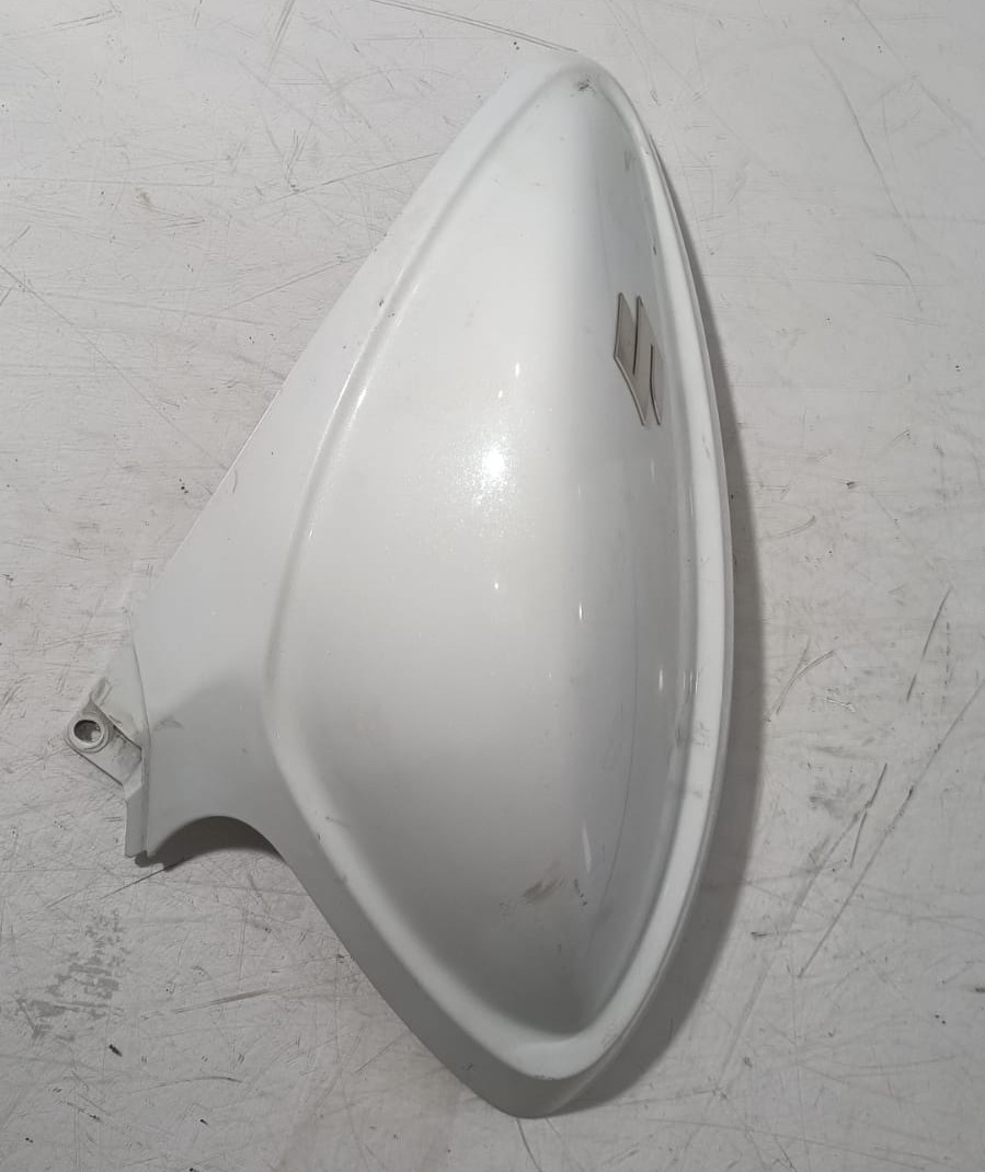Tapa de depósito lado izquierdo Suzuki SV 650 Gladius 2009
