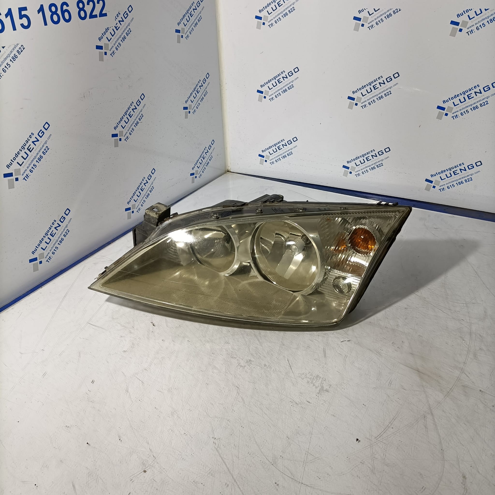 Faro delantero izquierdo Ford Mondeo 2000