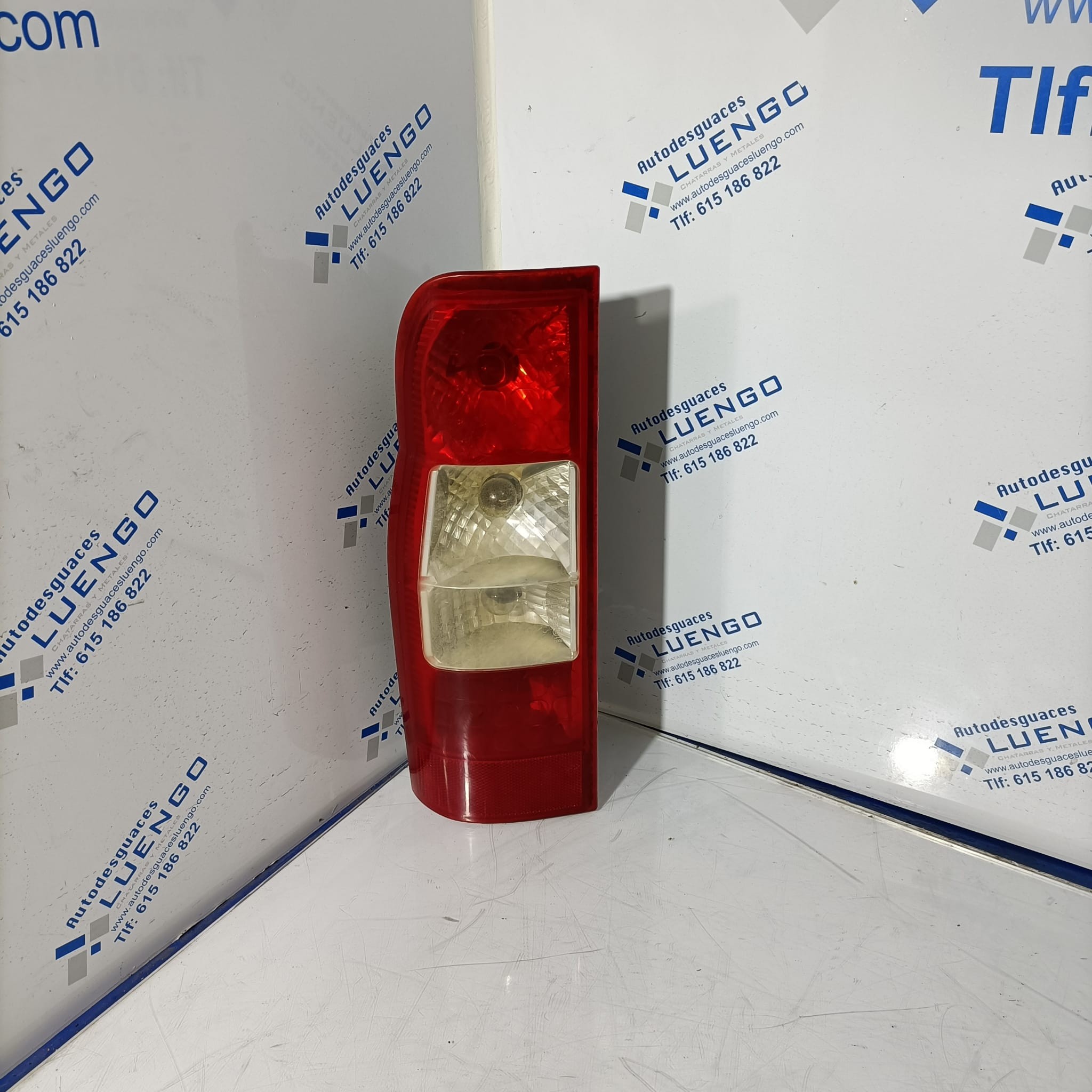 Piloto trasero izquierdo Ford Transit 2005-2008