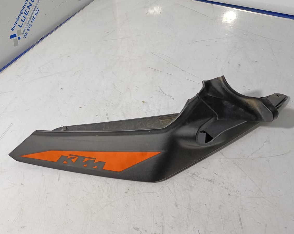 Colín lado derecho KTM 125 Duke 2020