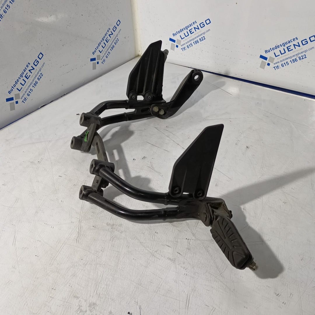 Estriberas de pasajero KTM 125 Duke 2020