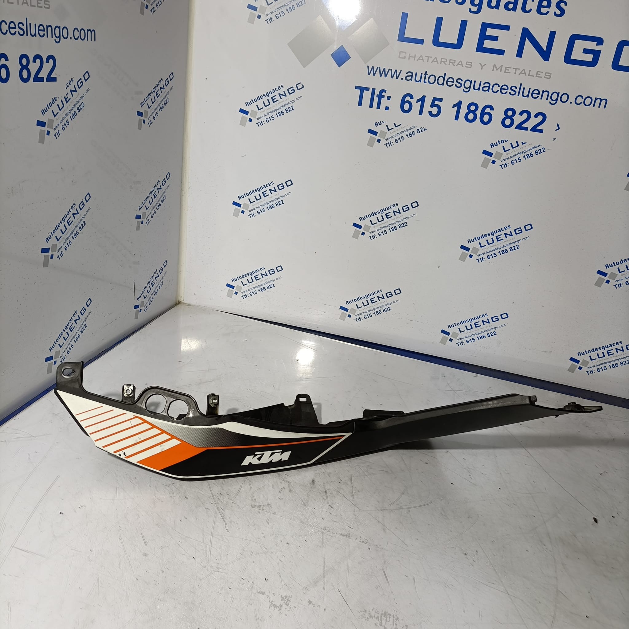 Colín lado derecho KTM 390 Duke 2014