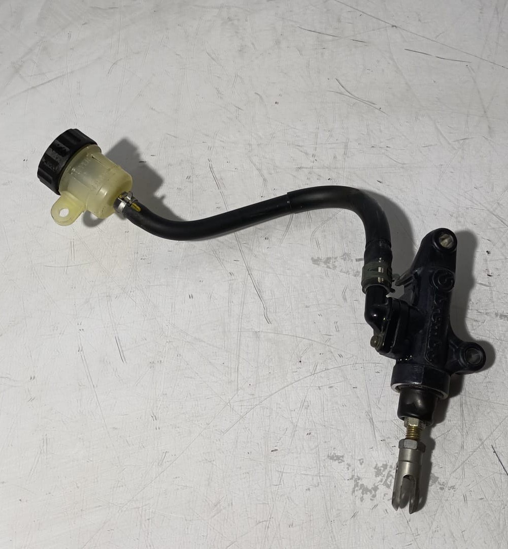 Bomba de freno trasero Yamaha R1 2002